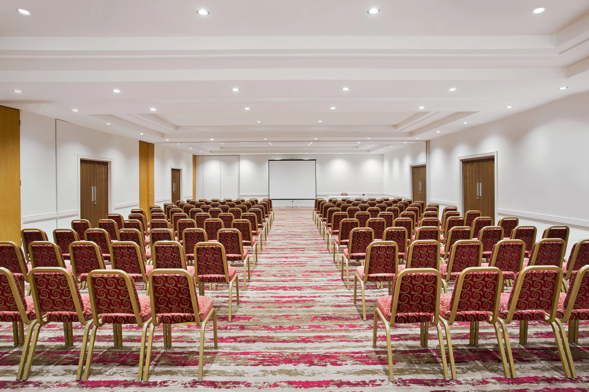 southwell-suite-theatre-jurys-inn-east-midlands-airport.jpg