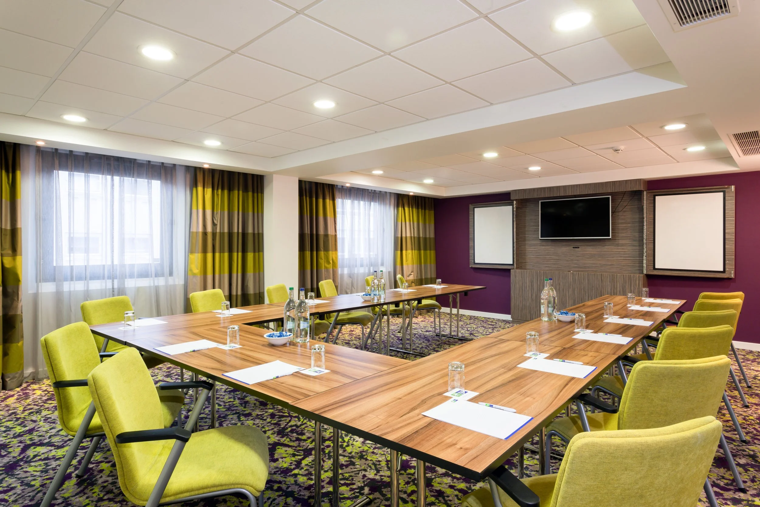 meeting-room-Winston-hampton-by-hilton-veronzh-russia.jpg