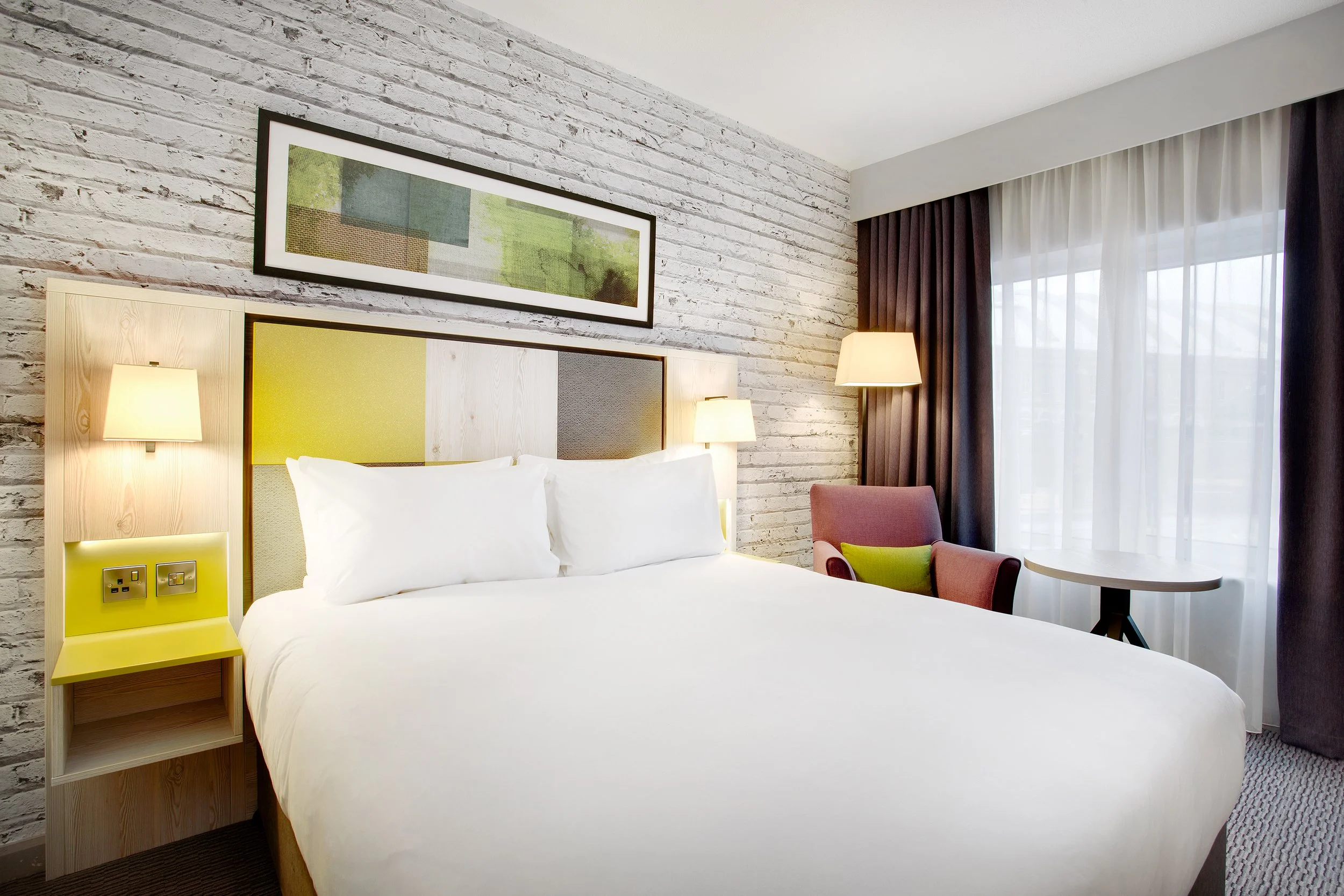 guest-bedroom-jurys-inn-manchester.jpg