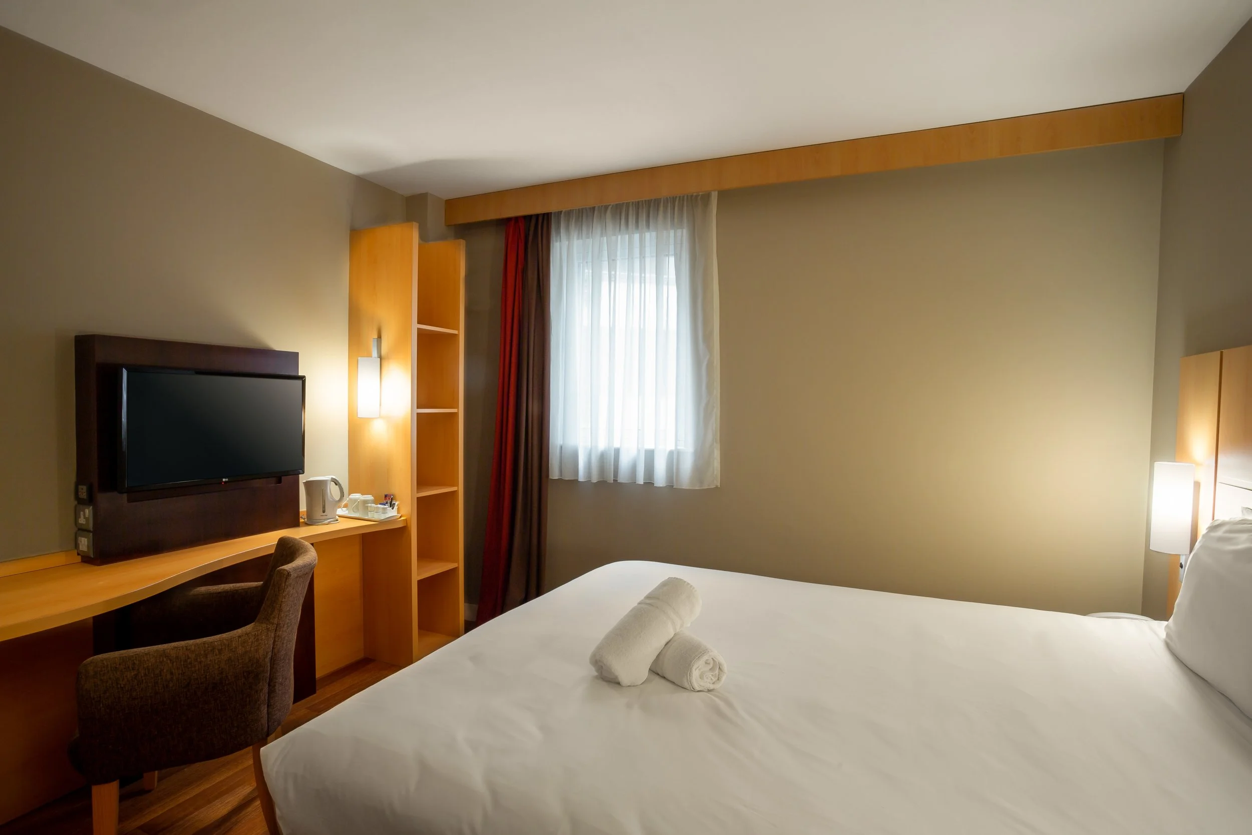 IBIS Hotels Belfast – Guest Bedroom Double – Hotel Photography by Sequoia Studios
