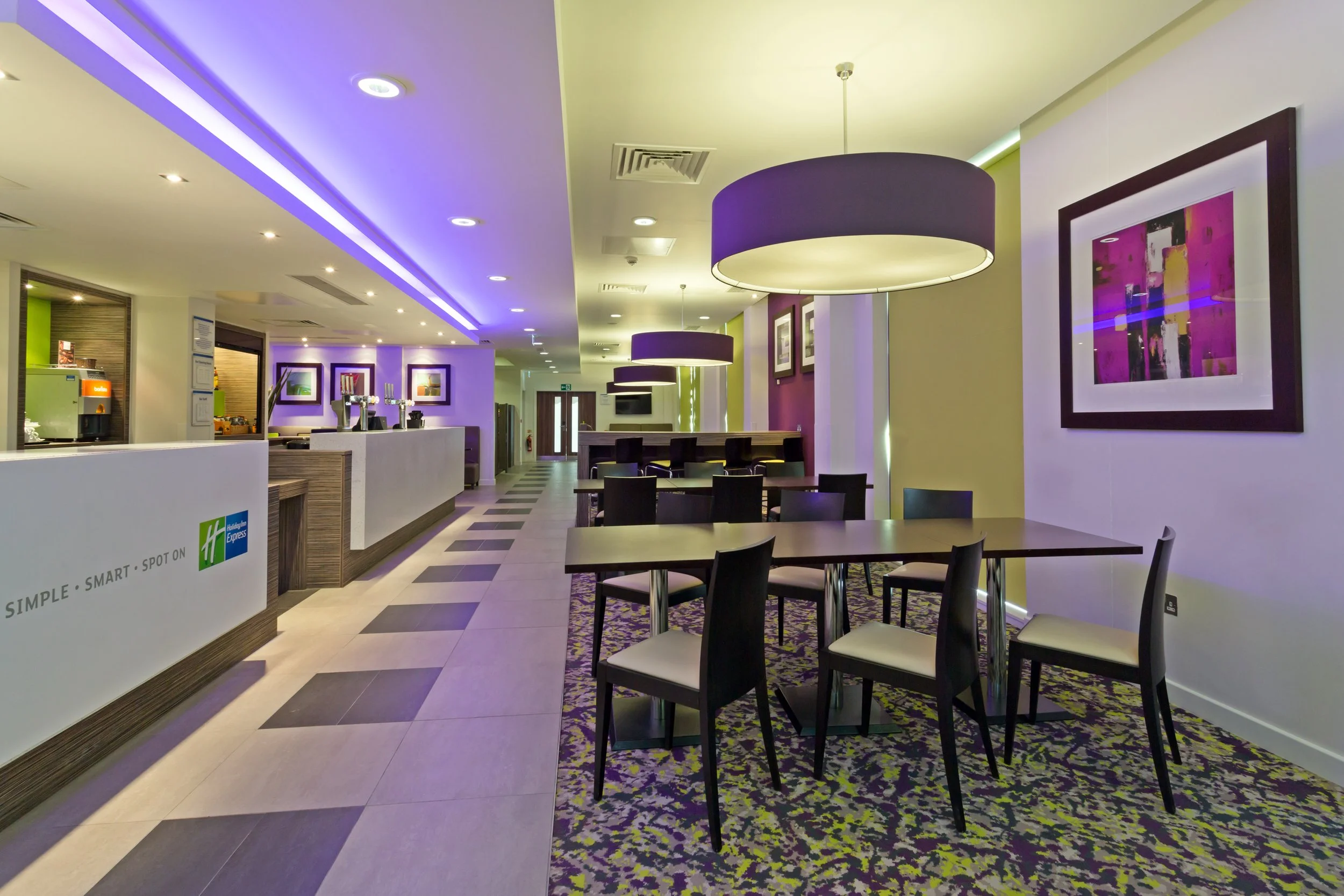 restaurant-seating_022_holiday-inn-harlow_hotel-photographer-surrey.jpg