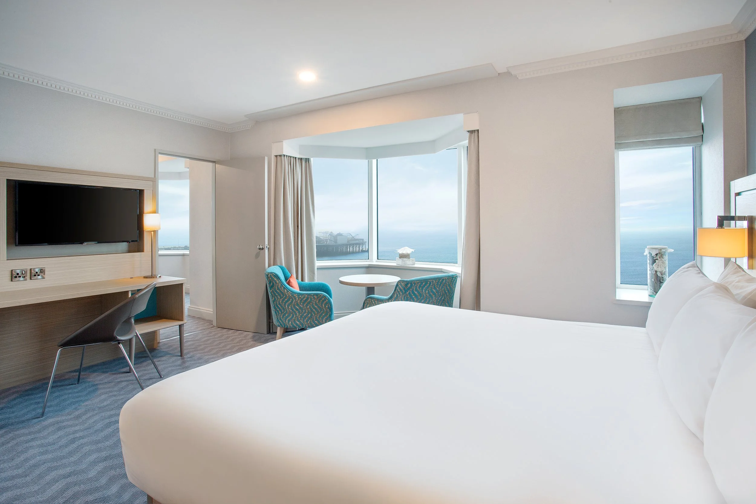 hotel-guest-suite-jurys-inn-brighton.jpg