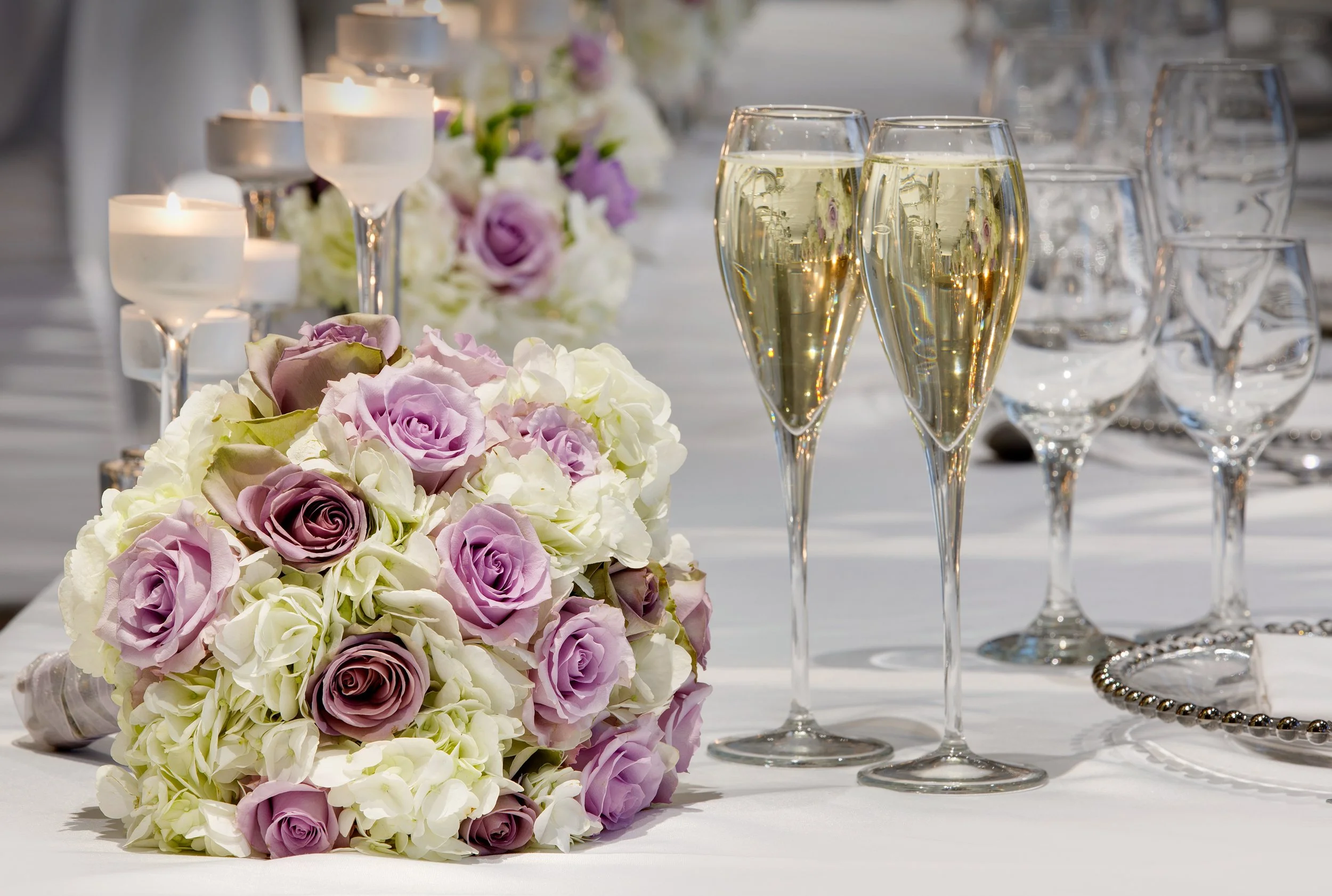 bridal-bouquet-with-champagne-flutes.jpg