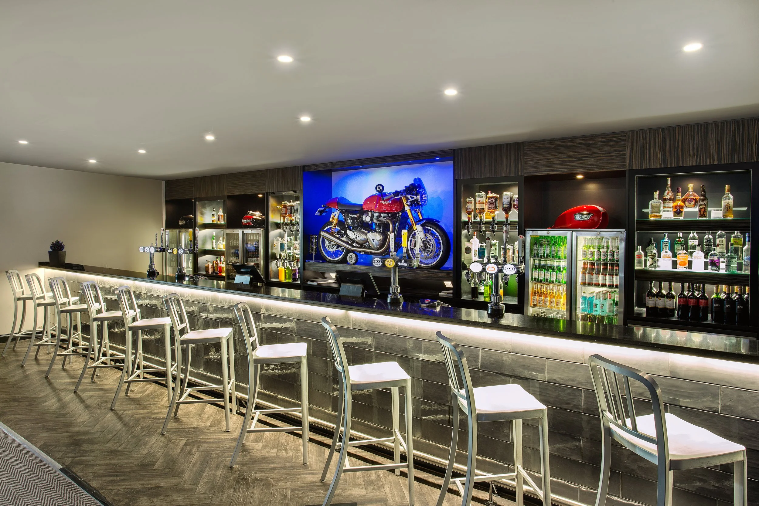 triumph-hotel-bar-close_Jurys-Inn-Hinckley-Island_hospitality-venue-photographer-sussex.jpg