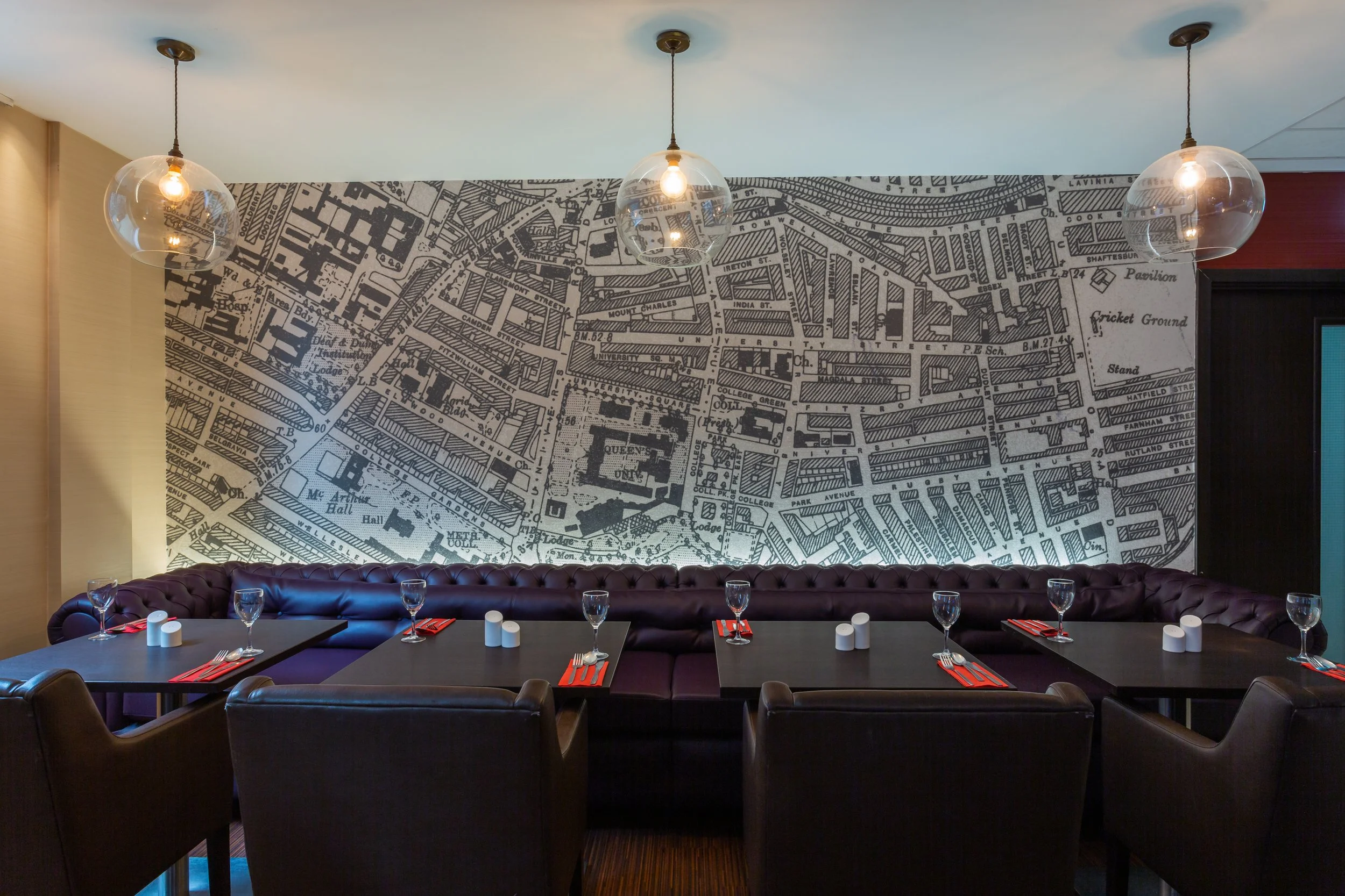 restaurant-seating-area-ibis-belfast.jpg