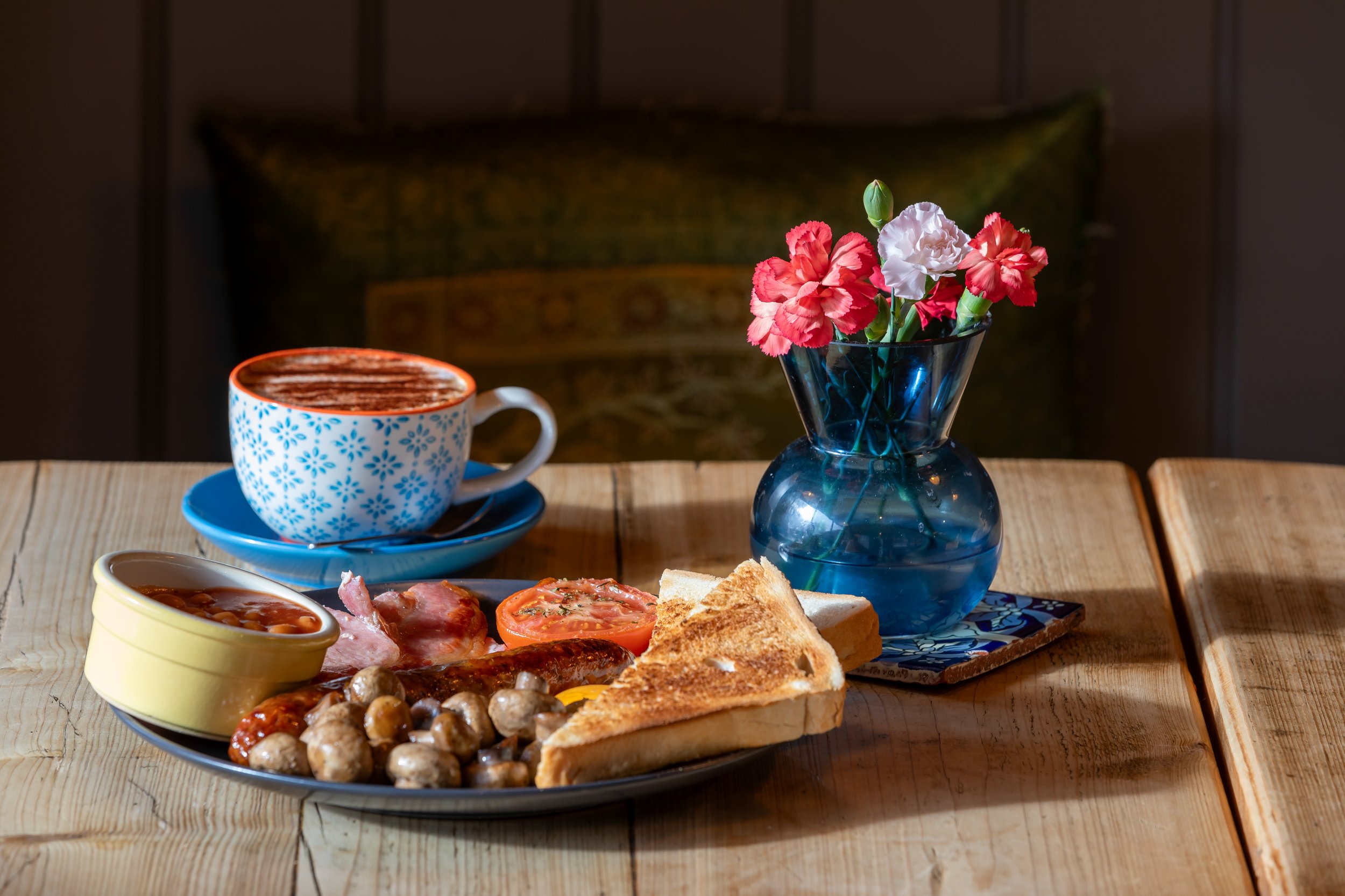 Full English breakfast with cappuccino  – The Lion's Den Café, Haslemere, Surrey – Food Photography by Sequoia Studios