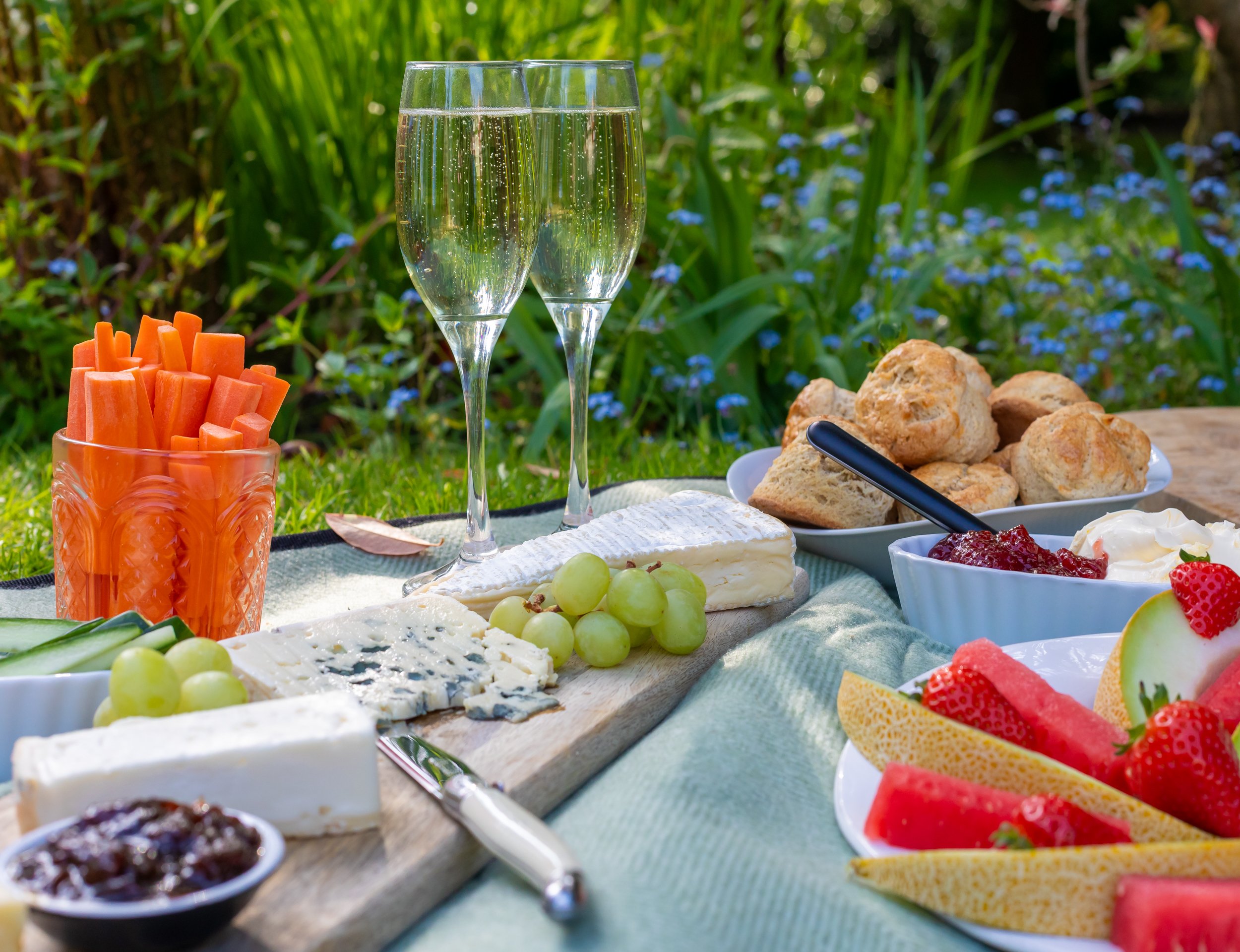 champagne-picnic_drink-photographer-surrey.jpg
