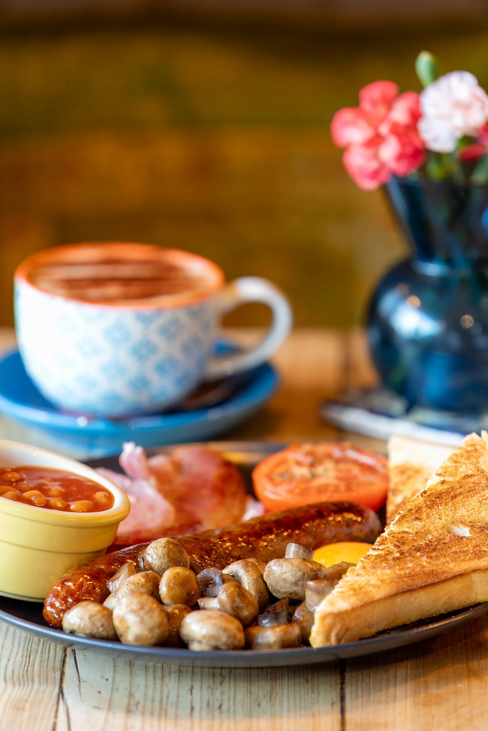 Full English breakfast with cappuccino  – The Lion's Den Café, Haslemere, Surrey – Food Photography by Sequoia Studios