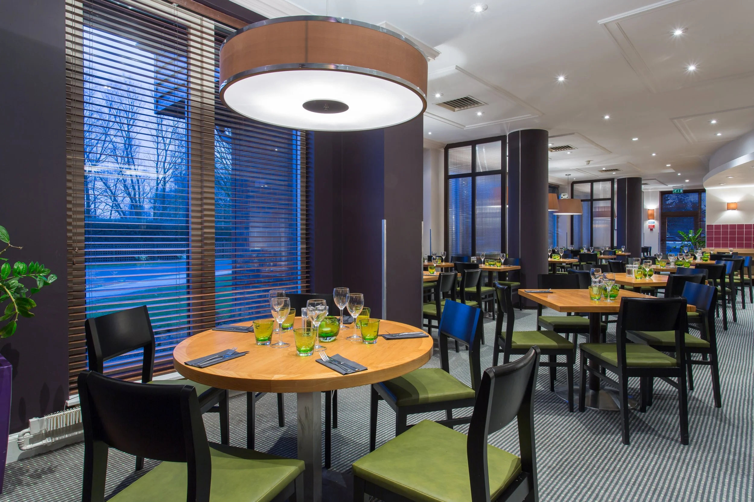 junction-restaurant-evening-holiday-inn-cambridge.jpg
