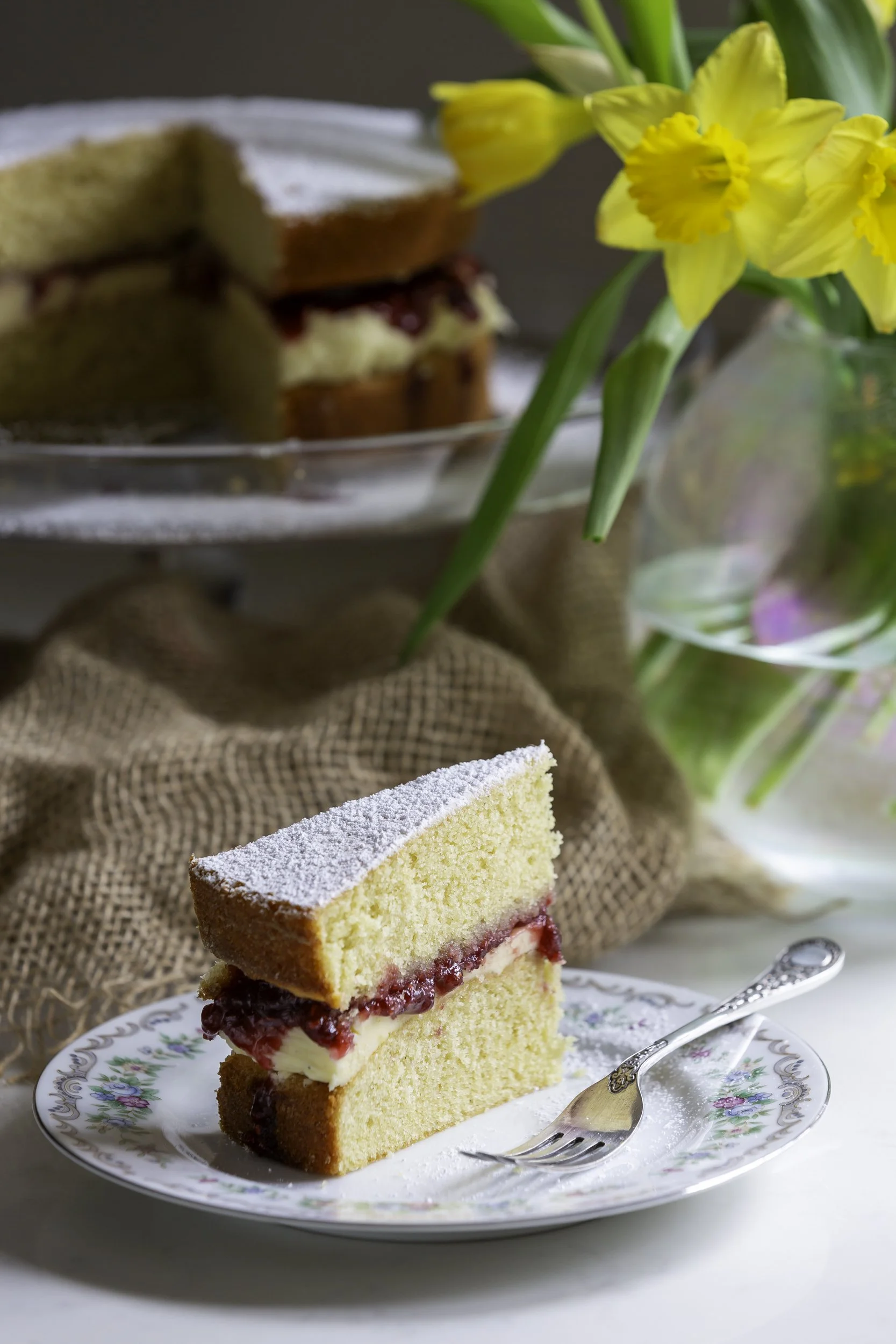 classic-victoria-sponge-cake_professional-sweet-food-photographer-hampshire.jpg