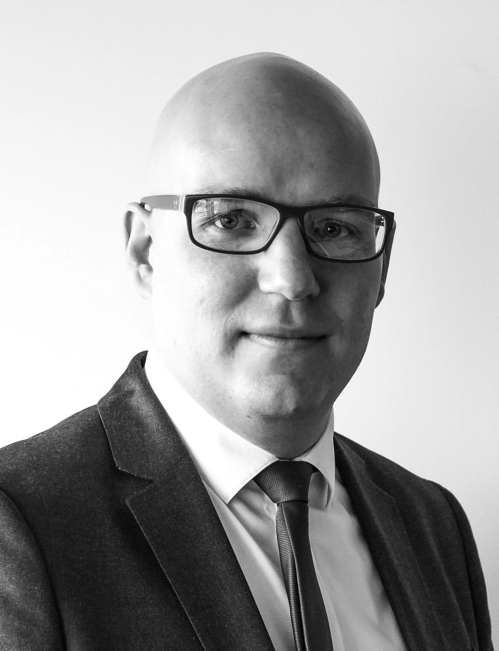 061_professional-linkedin-headshot-photographer-sussex.jpg