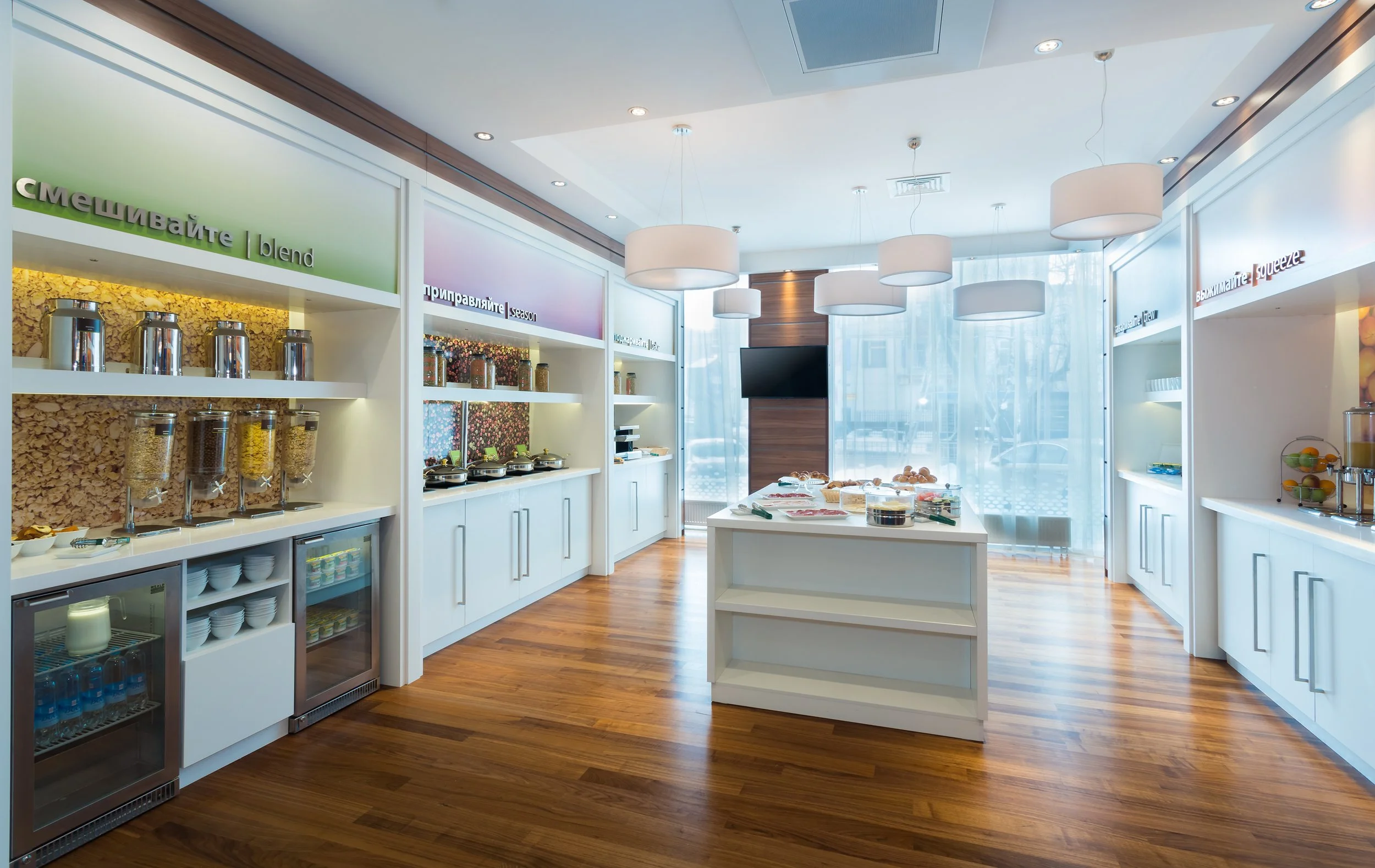 breakfast-serving-area-002-hampton-by-hilton-veronzh-russia.jpg