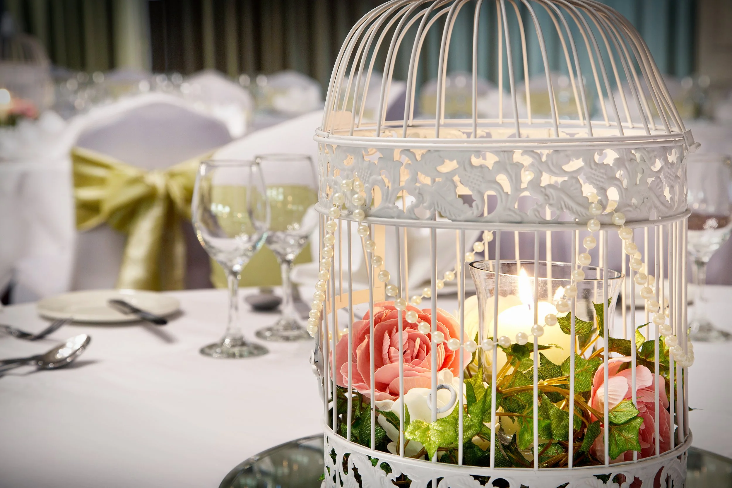 ballroom-wedding-table-decoration-261-jurys-inn-aberdeen-scotland.jpg