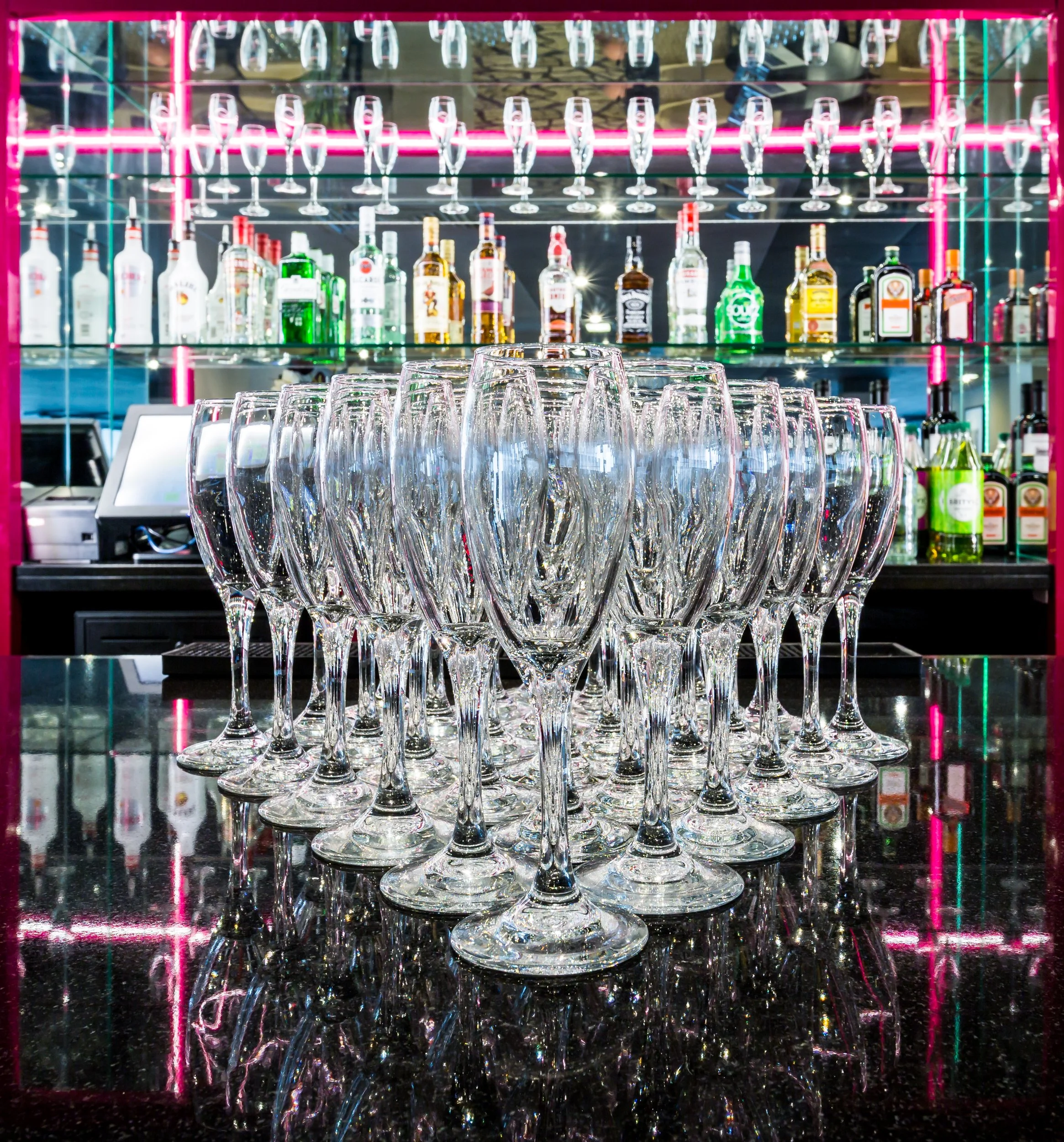 champagne-flutes-mobile-bar-crowne-plaza-glasgow.jpg
