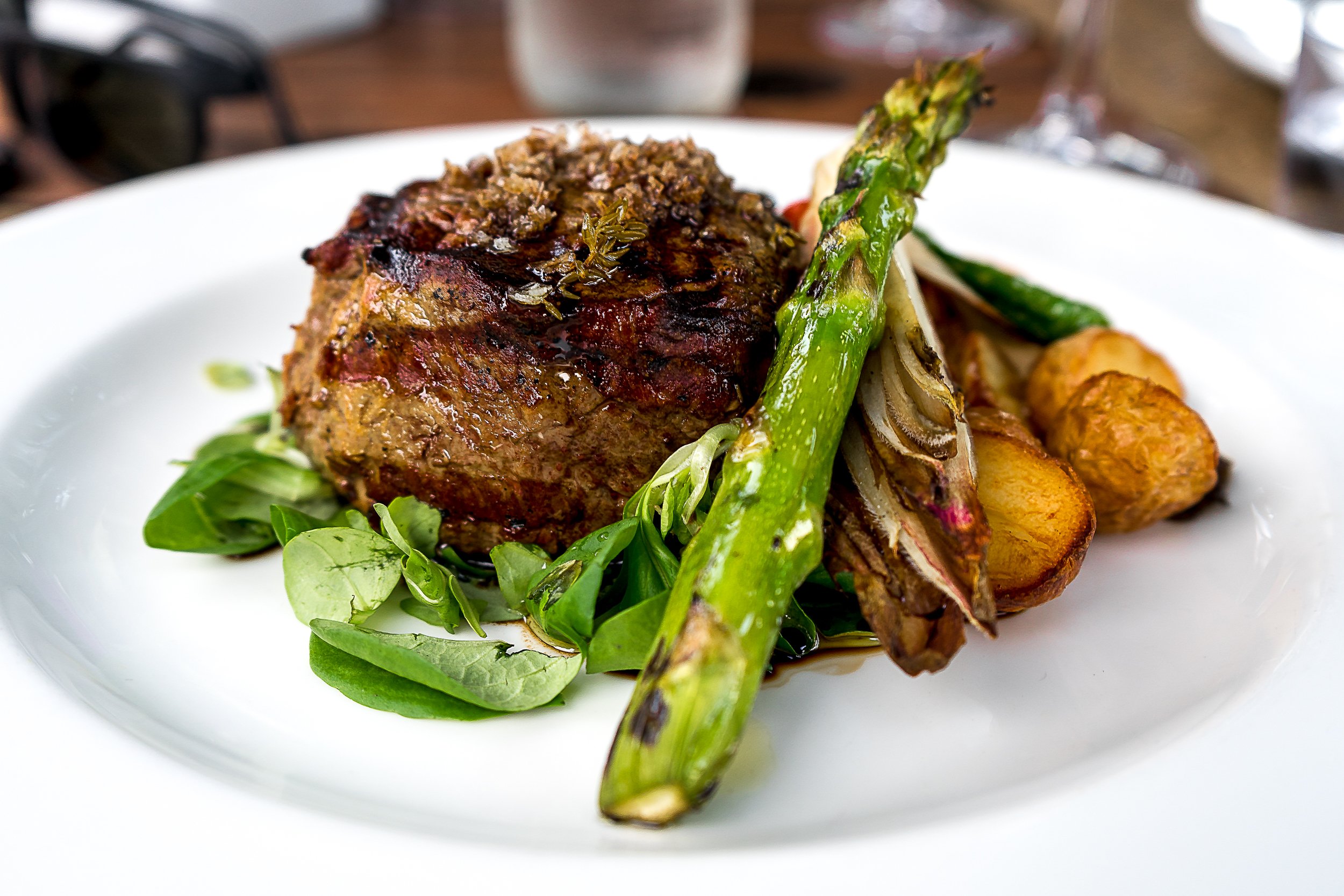 Fillet steak with asparagus