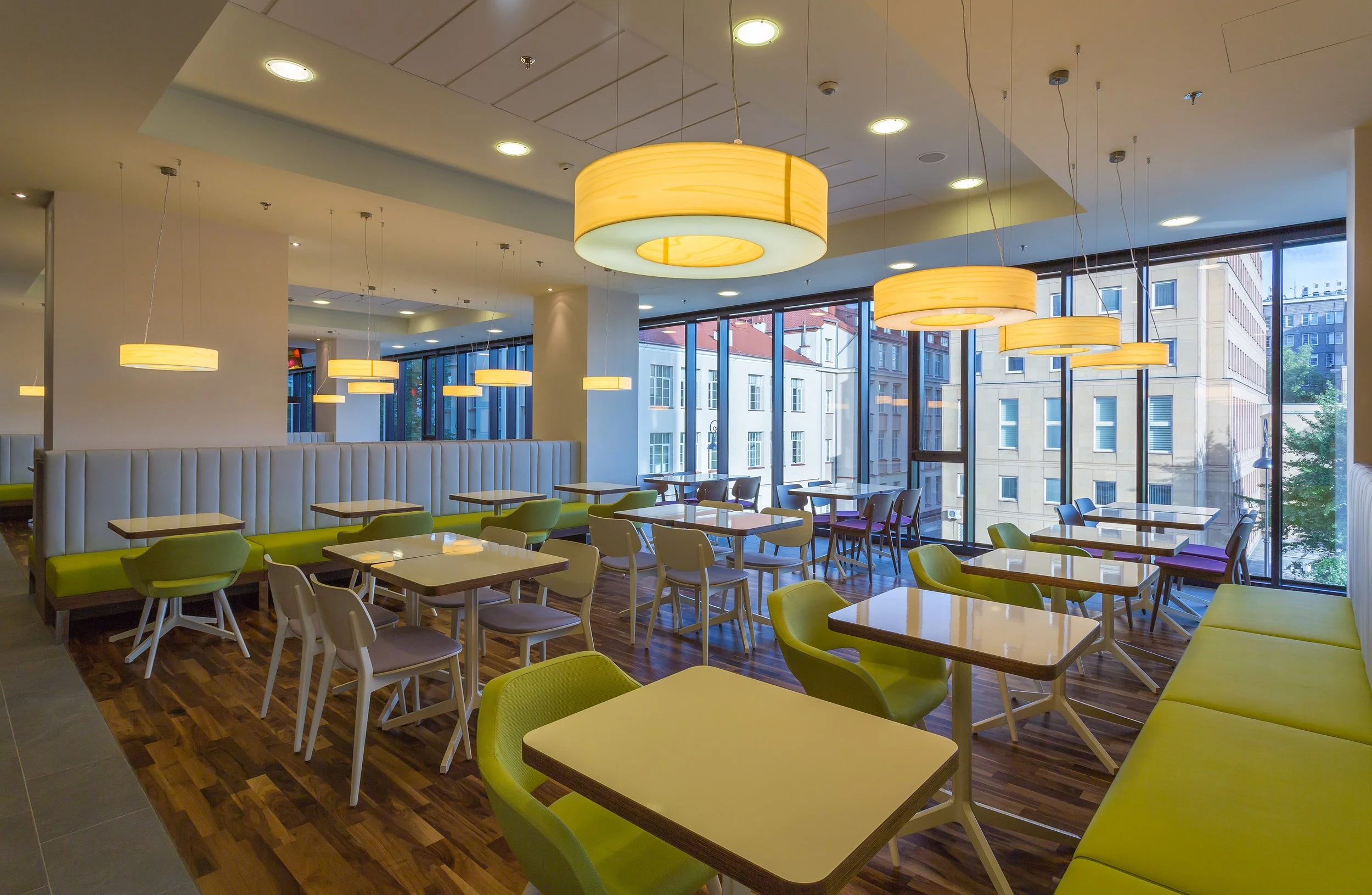restaurant-low-tables-001-hampton-by-hilton-warsaw-poland.jpg