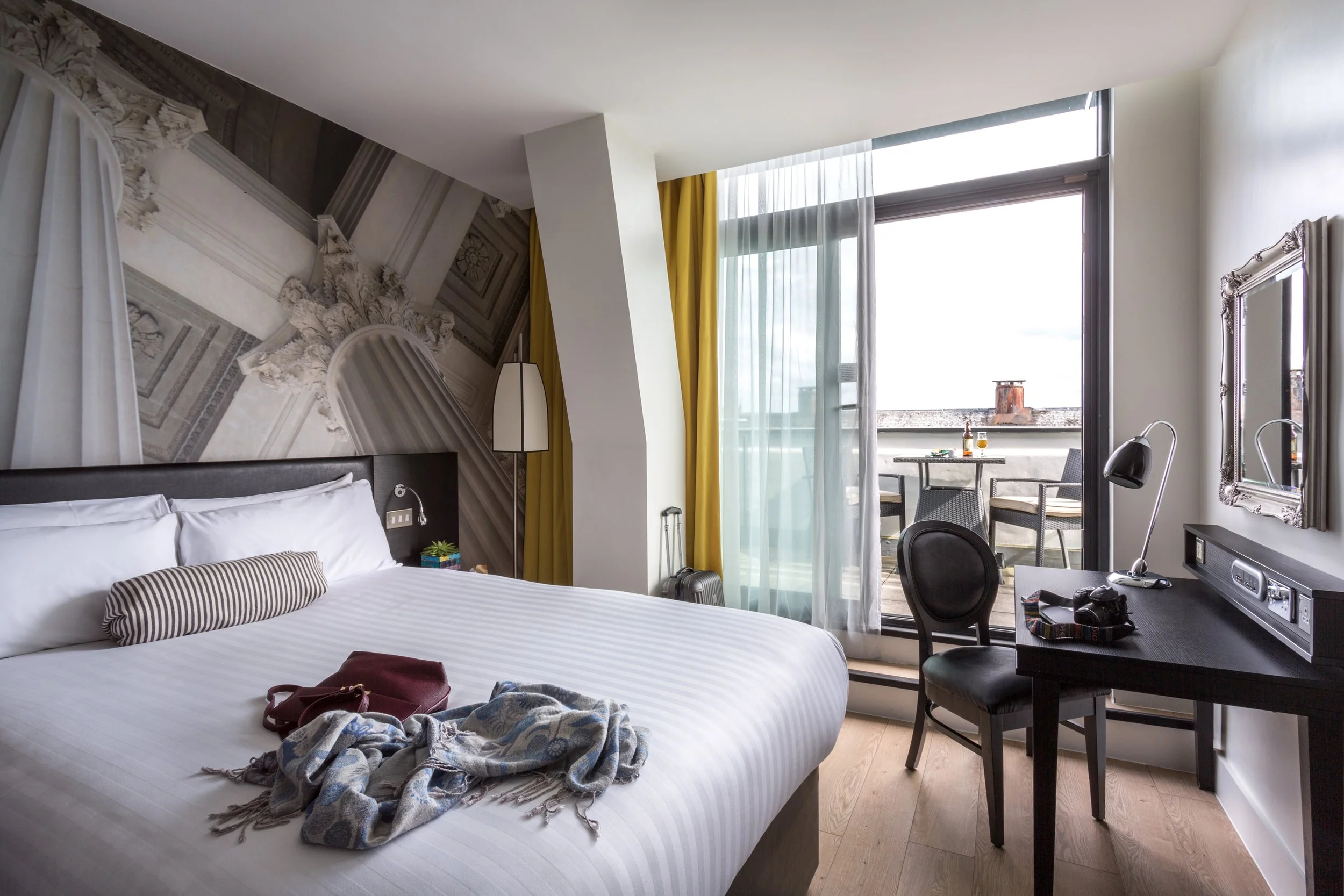 king-bed-with-balcony-hotel-indigo-newcastle.jpg