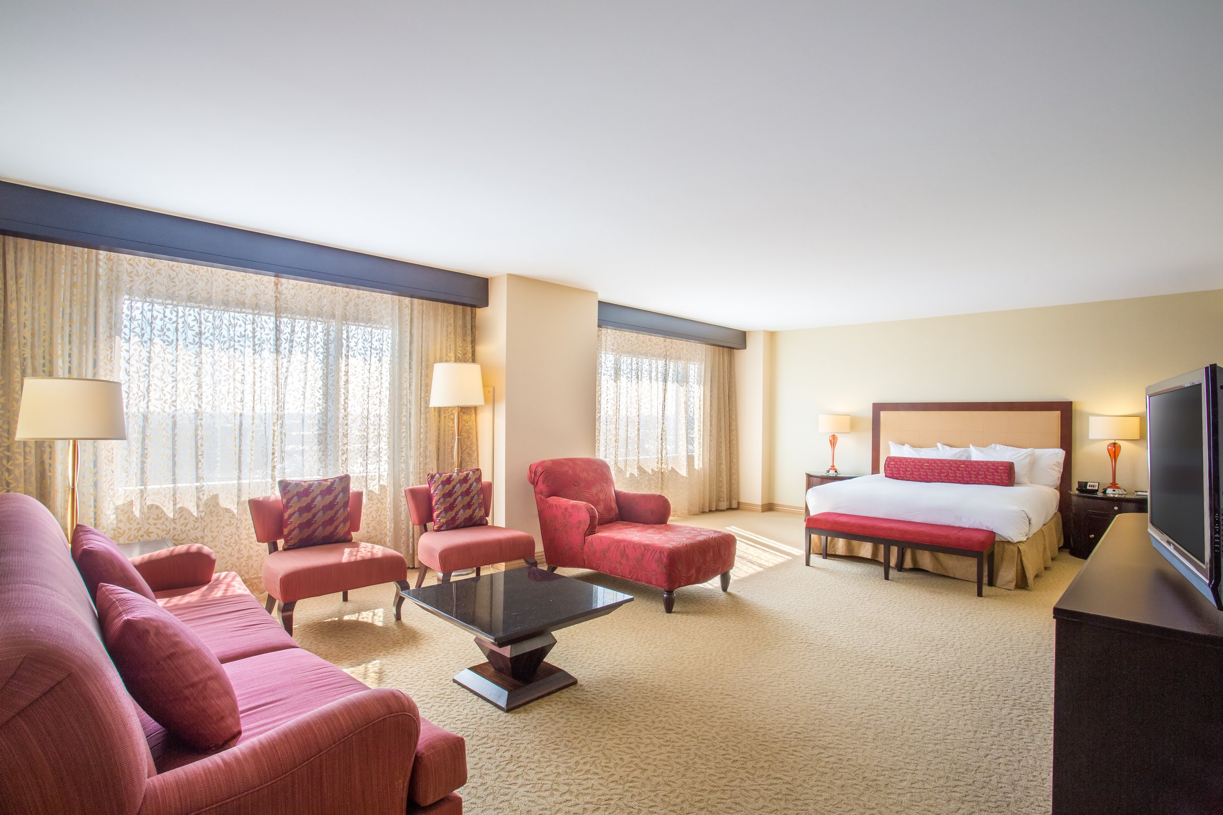 executive-king-bedroom-hilton-baltimore-usa.jpg