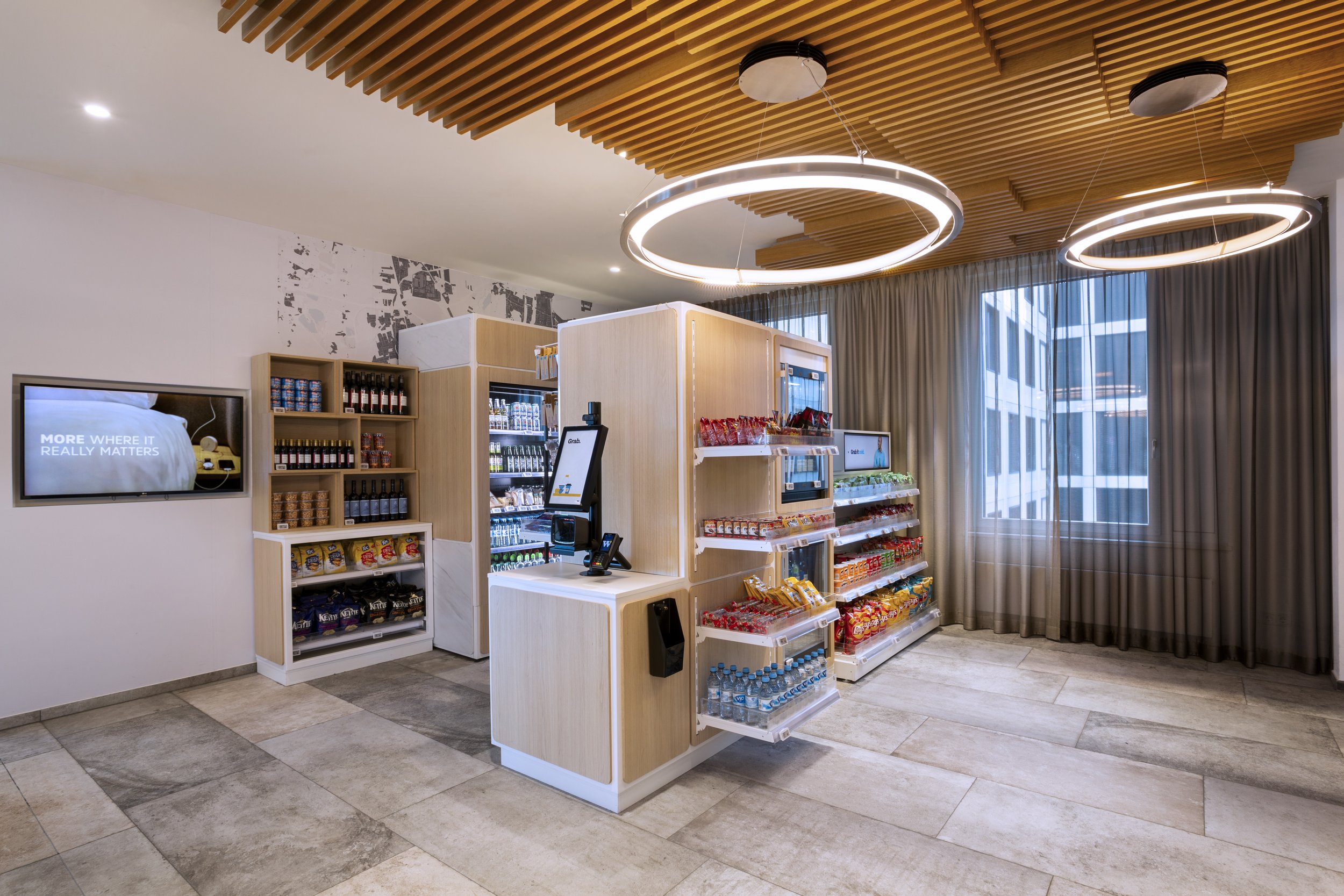 wundermart-wide_holiday-inn-munich_hotel-amenities-photography-surrey.jpg