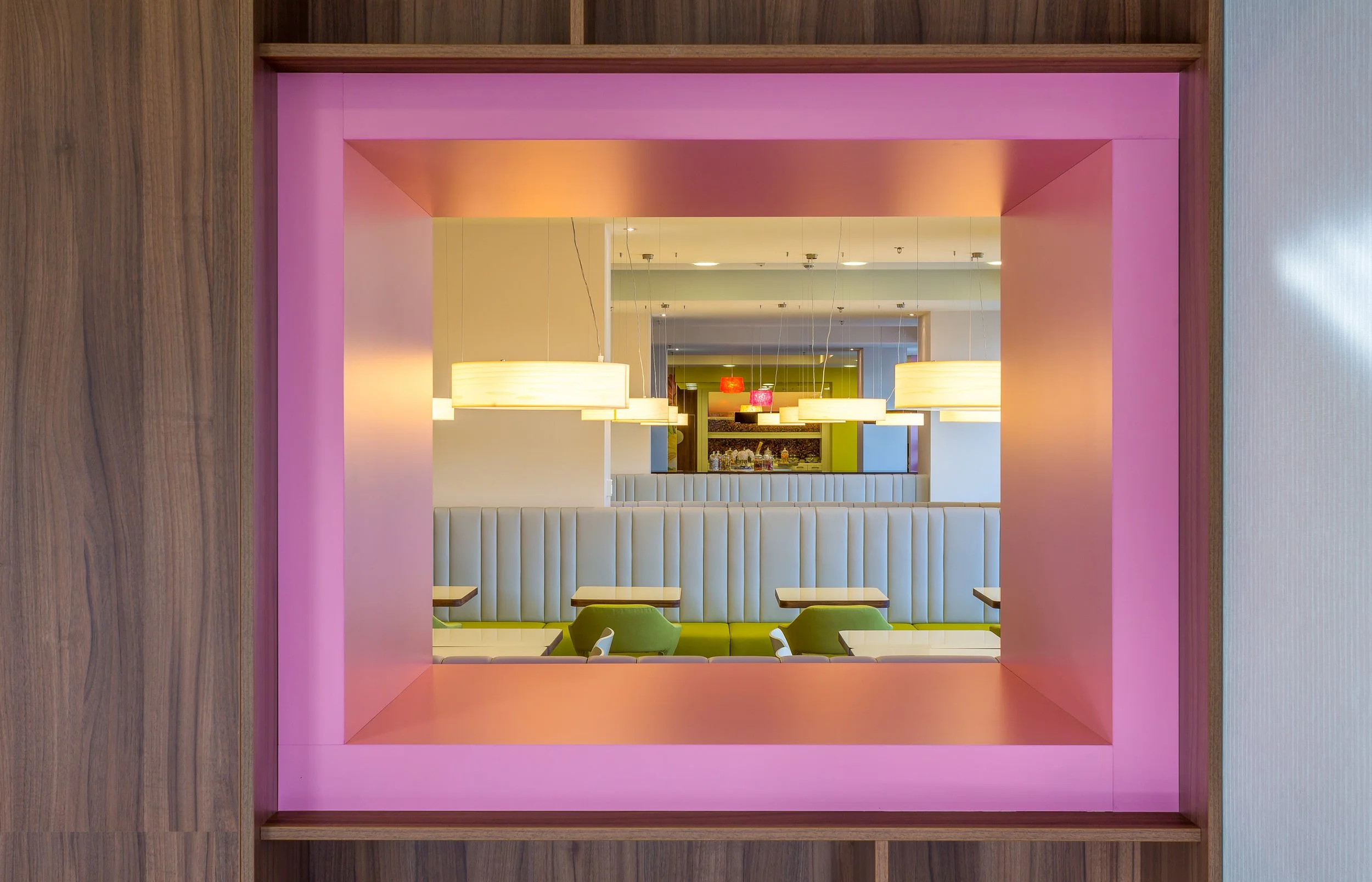 restaurant-pink-hatch_004_hampton-by-hilton-warsaw-poland_hotel-photographer-surrey.jpg