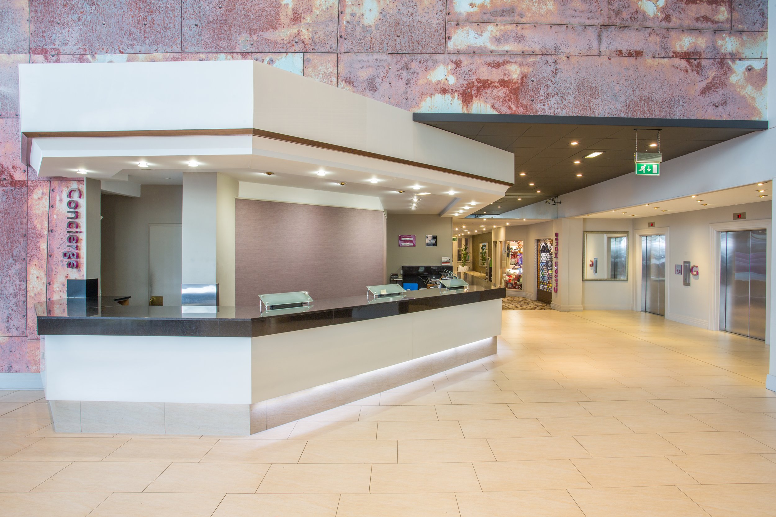 hotel-front-desk-crowne-plaza-glasgow-scotland.jpg
