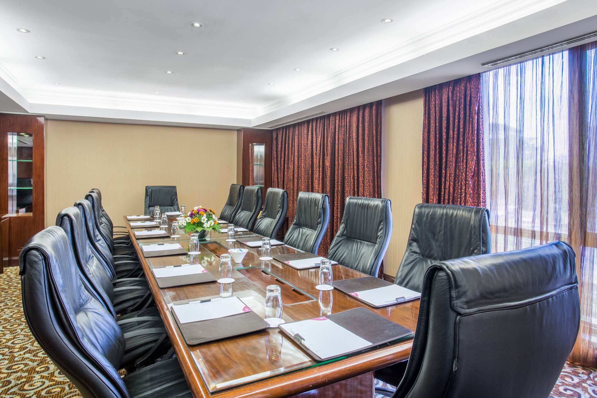 likii-boardroom_crowne-plaza-nairobi-kenya-africa_hotel-photographer-england.jpg