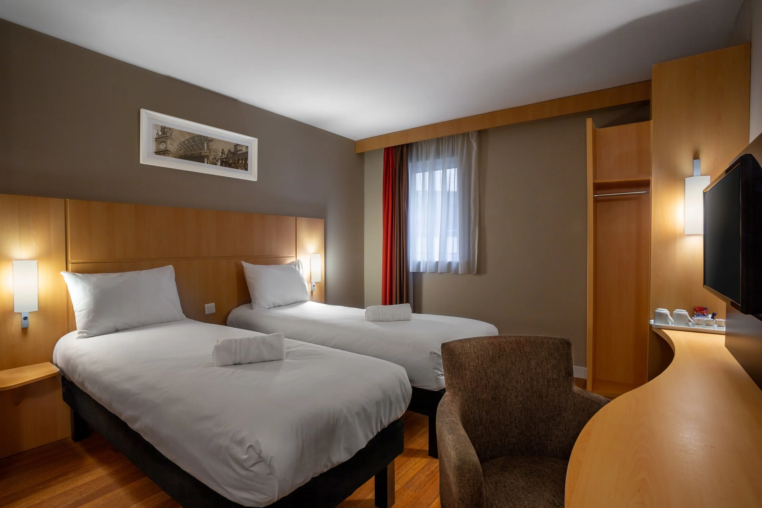 IBIS Hotels Belfast – Guest Bedroom Twin – Hotel Photography by Sequoia Studios