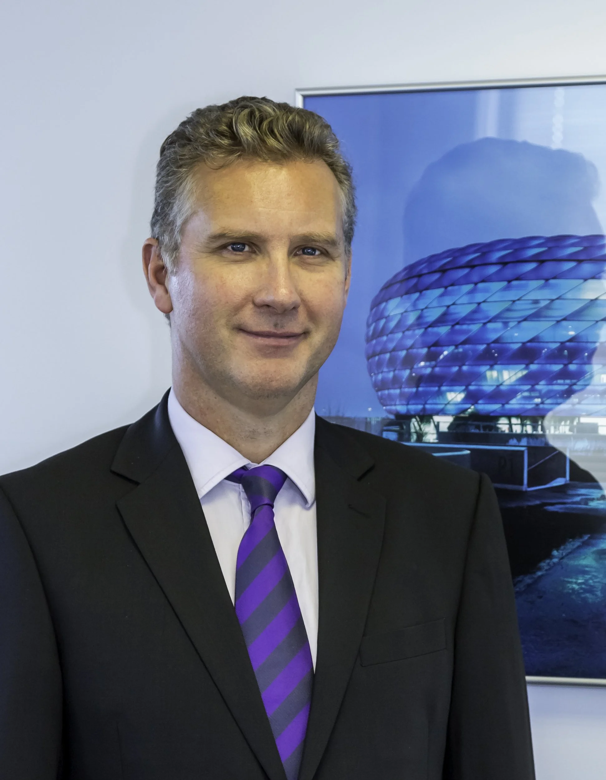 professional-linkedin-portrait-photographer-surrey_009.jpg