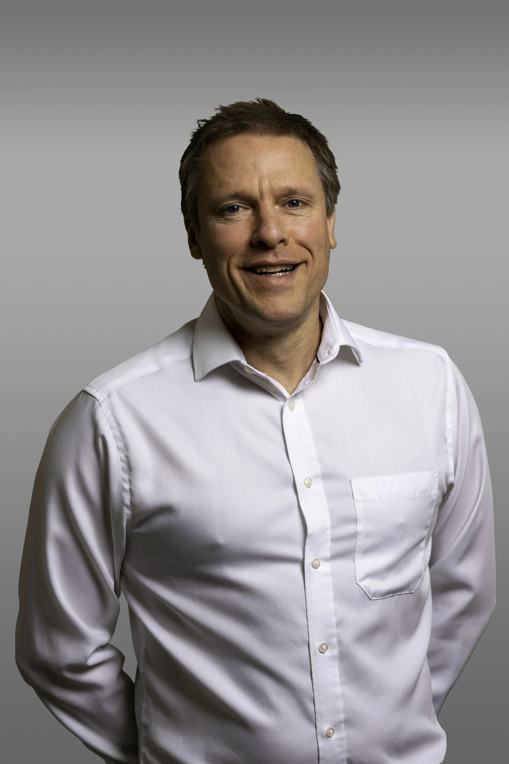 161_professional-linkedin-headshot-photographer-hampshire.jpg