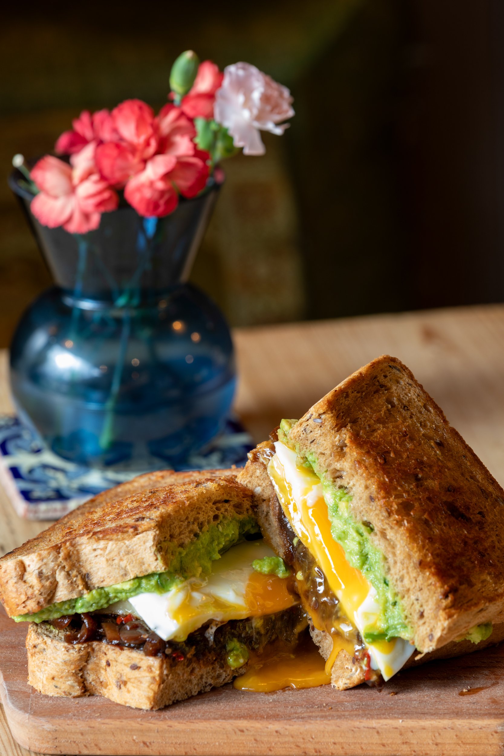 The Dirty Den breakfast sandwich  – The Lion's Den Café, Haslemere, Surrey – Food Photography by Sequoia Studios