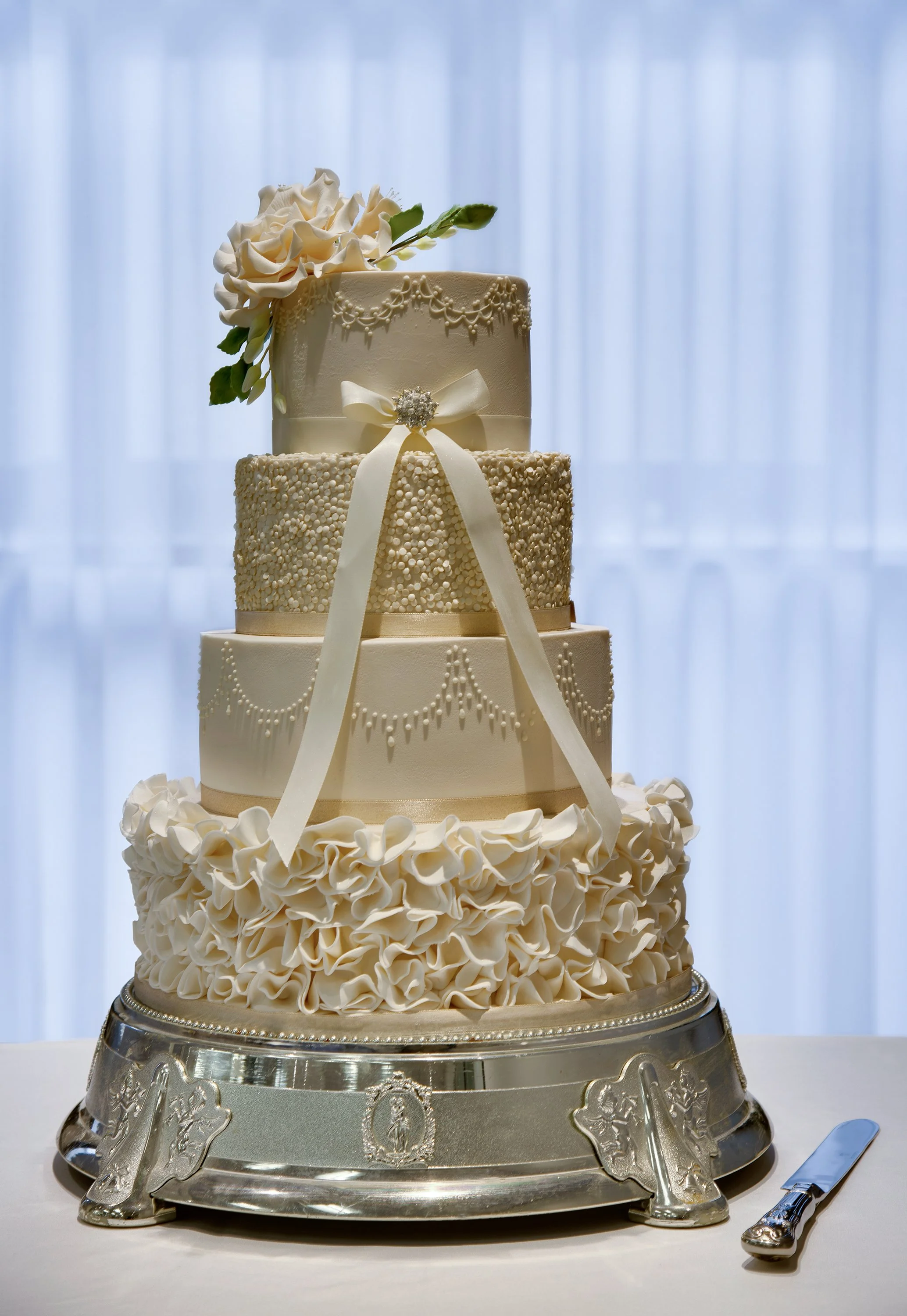 fake-wedding-cake-0071-doubletree-hilton-glasgow-scotland.jpg