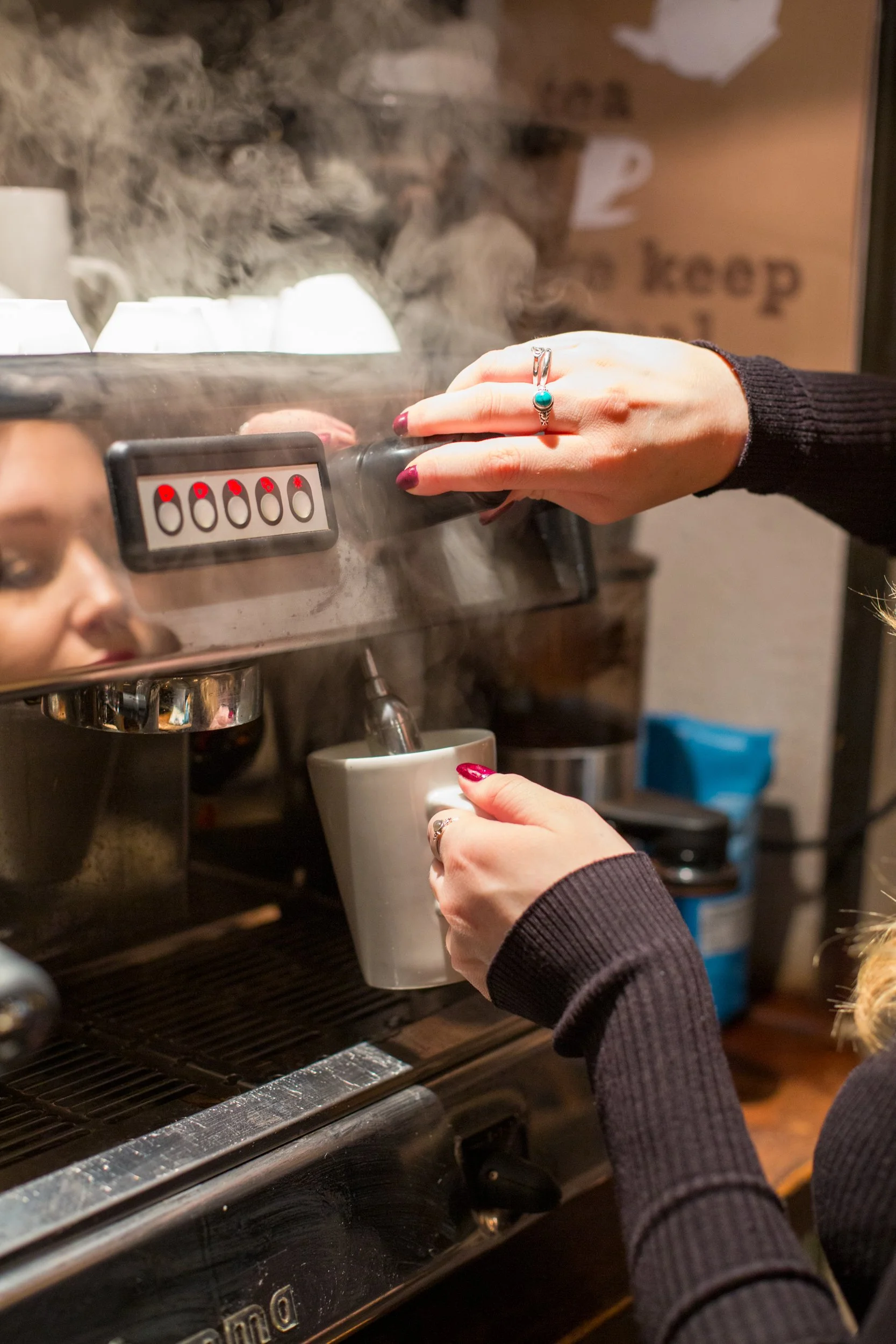 female-barista-making-coffee-rising-sun-milland-005.jpg
