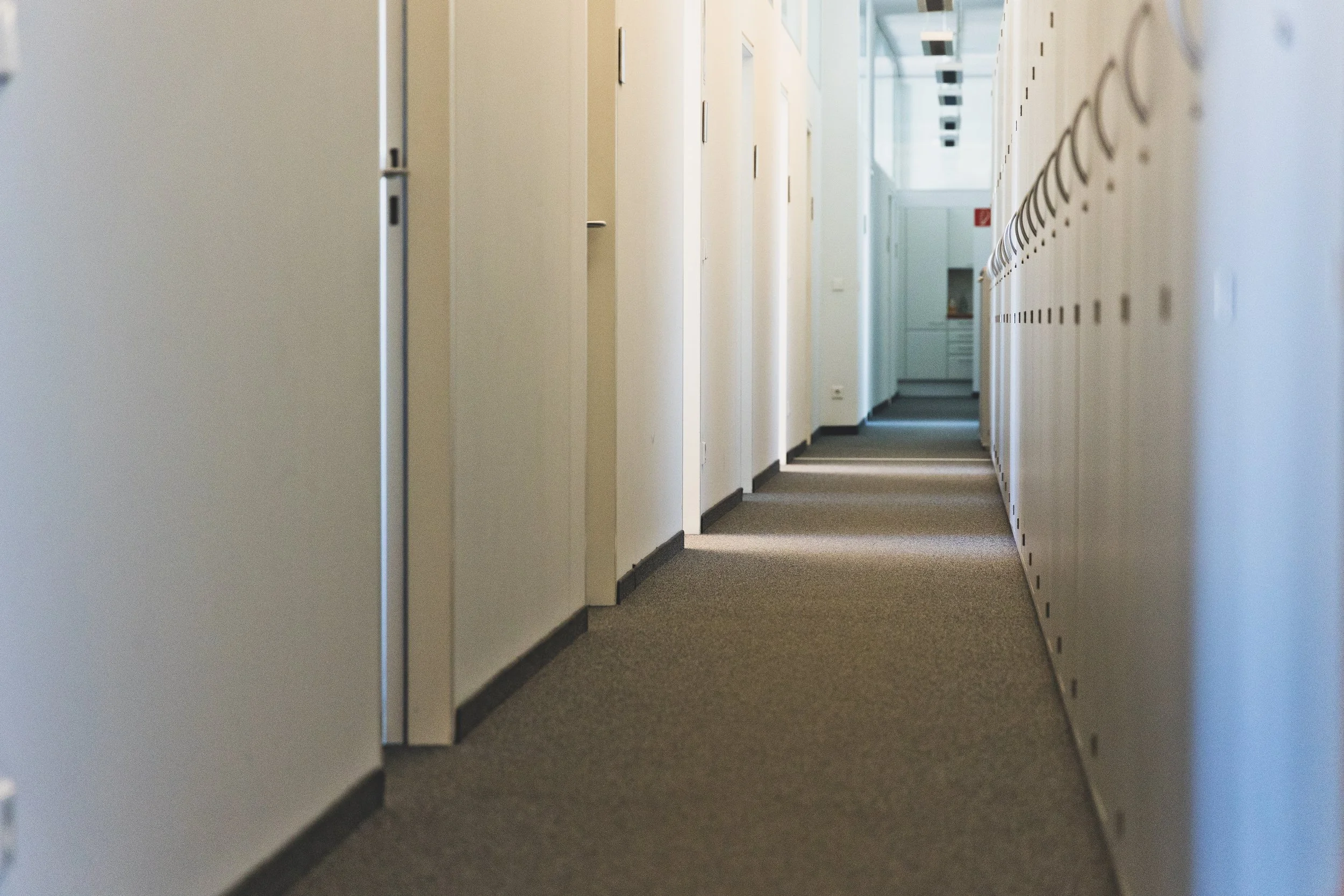 Langer Gang im Trias-Büro in Feldkirch