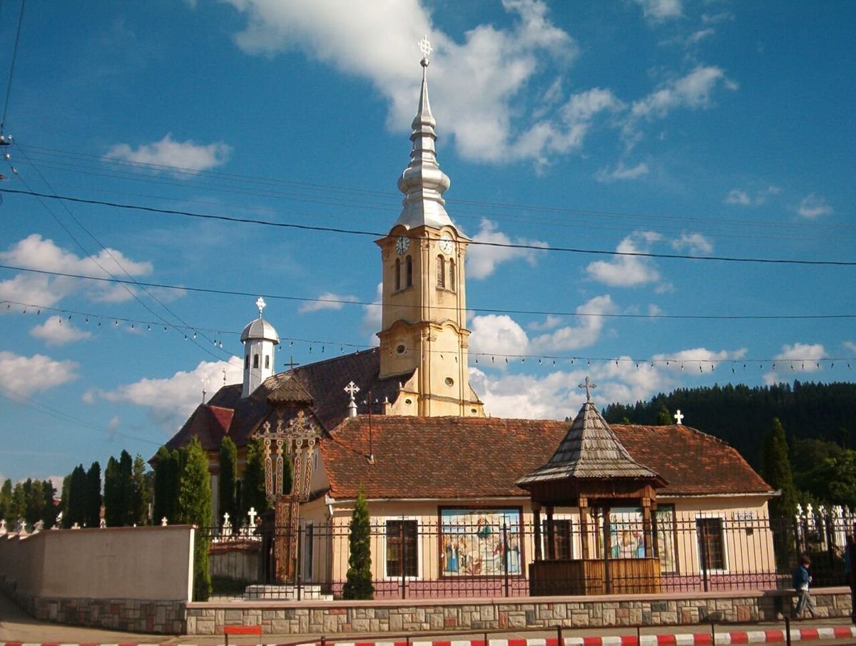 1200px-Orthodox_Church_from_Satulung.jpg
