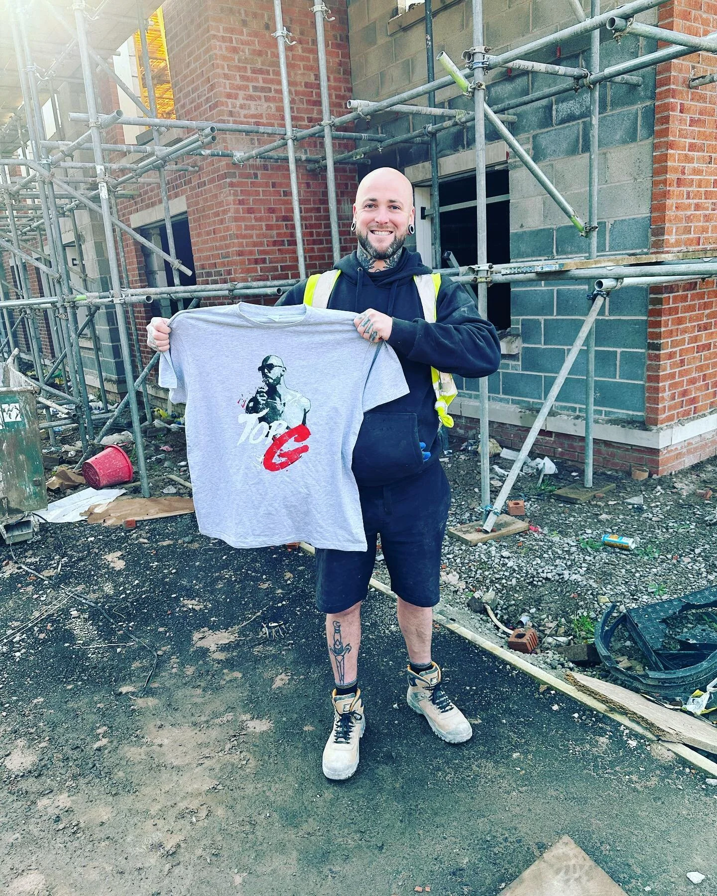 ⭐️ ⭐️⭐️⭐️⭐️
Meet one of our bricklayers, Dave. 
Dave is Andrew Tate&rsquo;s biggest fans! 
This morning we surprised him with a Top G t-shirt. Look at the smile 😃 
Enjoy Dave.
.
.
.
.
.
.
.
:
.
.
.
#bricklaying #construction #buildings #andrewtate #