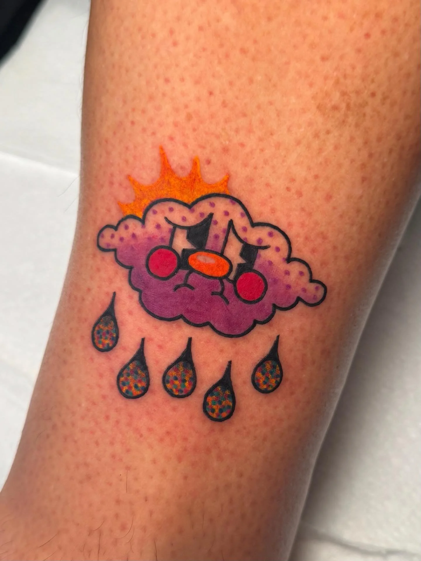 A lil&rsquo; rainy london cloud on a lil&rsquo; rainy london day - made for Mark to mark his trip to the big smoke. His name is Winston btw, put some respect on the name 😤 

Big or small, we zap &lsquo;em all ✨ come get yours! 

🗓️ Booking for: Jun