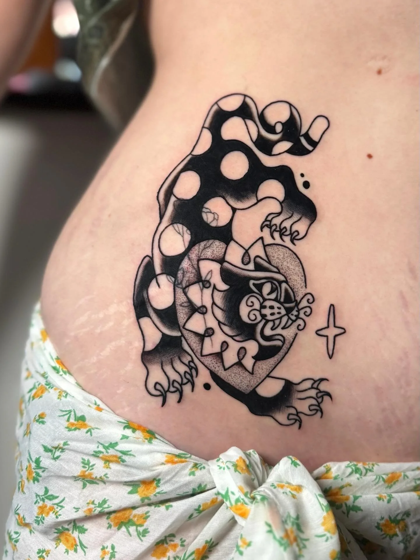I heard you were interested in some ✨ whimsy ✨? Well HAVE IT THEN! Here&rsquo;s the marvellous Mr. Meowsicles for my sweetheart Sara! 

A custom blastover to compliment the graphic floral hip piece we did a few months ago. I&rsquo;ve been tattooing S