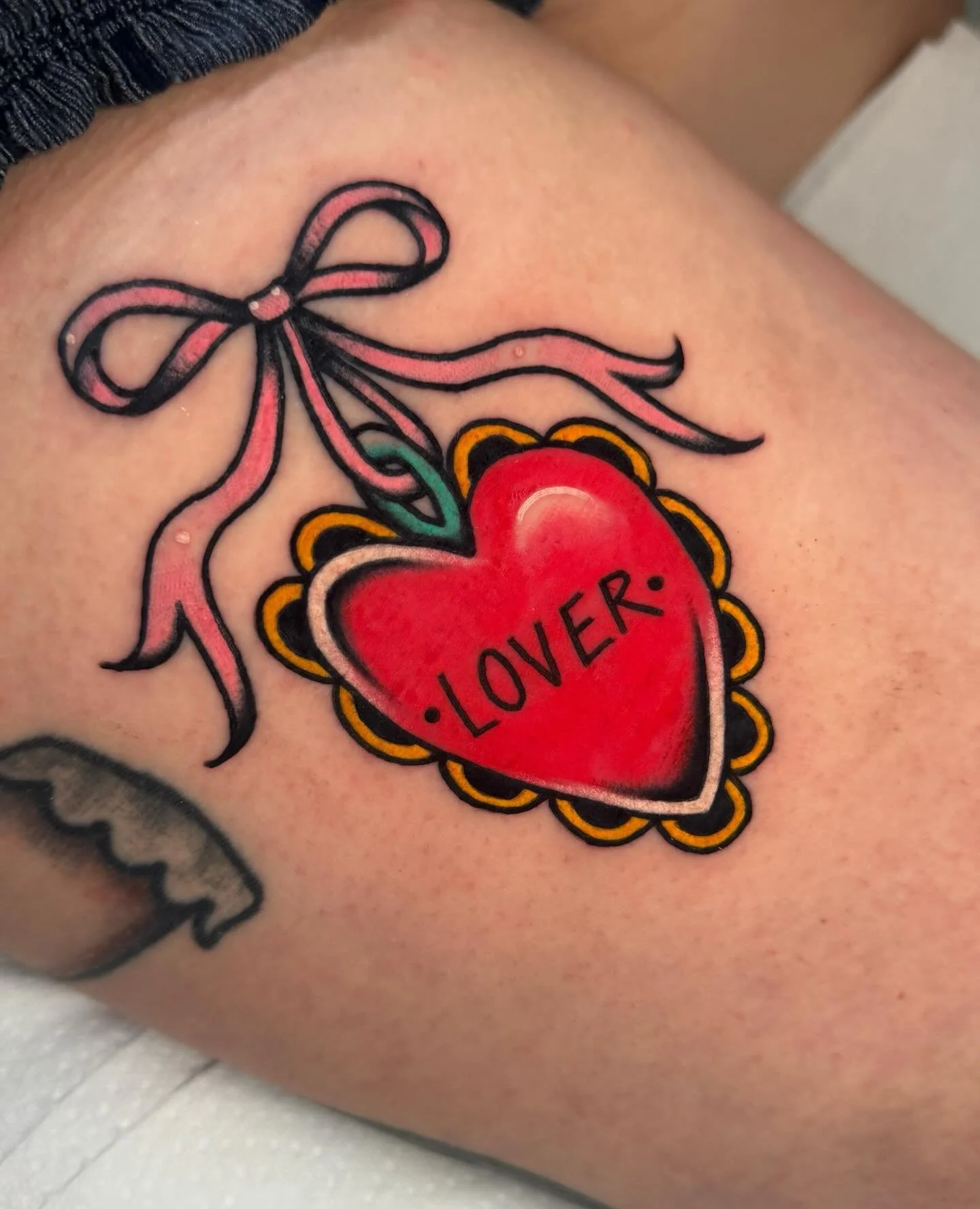 cheeky LOVER from my valentines flash 💘 because remember, you can be a lover girl all year long baybeeeeee 💋 One of many made for my scorpio sister Natalie 🖤

Remember, my flash always comes in full colour, OR black work! Get in touch for yours to