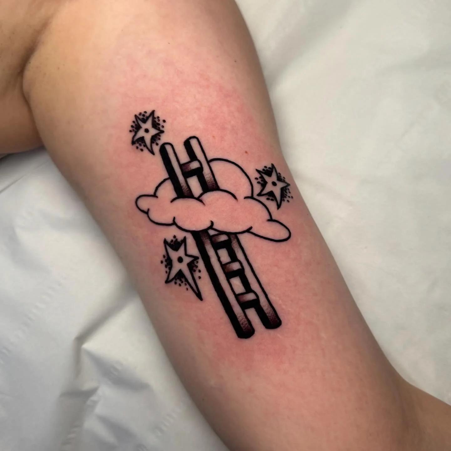 Stairway to heaven ☁️ chosen from some unreleased flash (lol) maybe one day the internet will be allowed to see it, too 🖤

Really been digging the bold blackwork recently, please hit me up for some fun graphic bits! It&rsquo;s not always rainbow vom