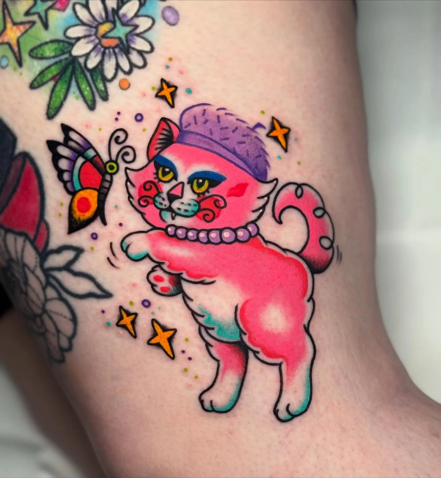 hey London! Have some colour on a very grey day 🌈💖✨
Custom cat made for the lovliest Sara, thank you so much for the freedom and trust - when she messaged me about making a cat in a beret, I was wearing my lilac beret so of course we had to add it 