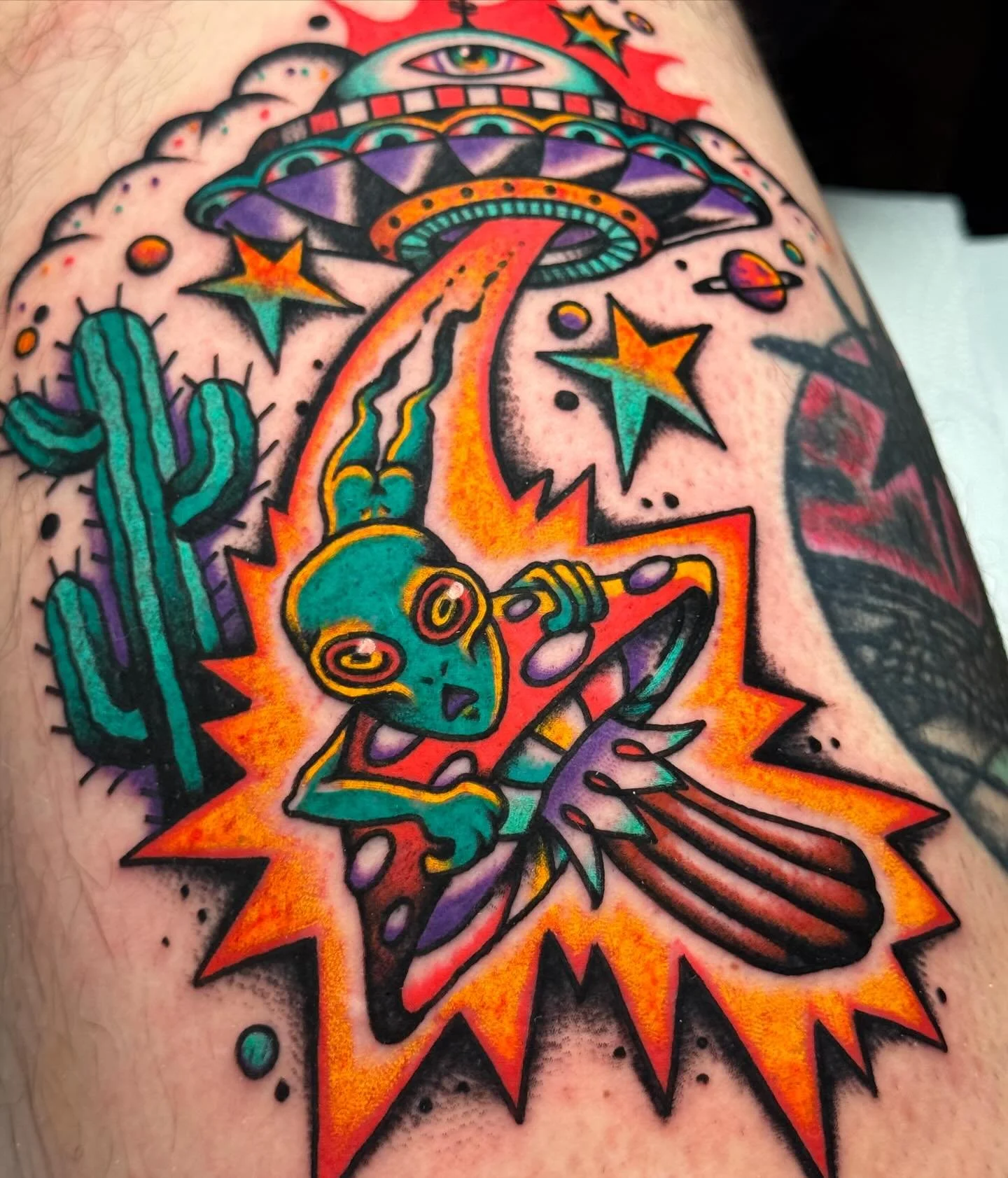 Carlo messaged me and asked if he could have a trippy alien magic 🍄 tattoo - say less my man, say less. 

Sick custom work for my new pal - thanks for sitting through me packing in a bunch of yellow at the end of the- it&rsquo;s always worth it 👽 
