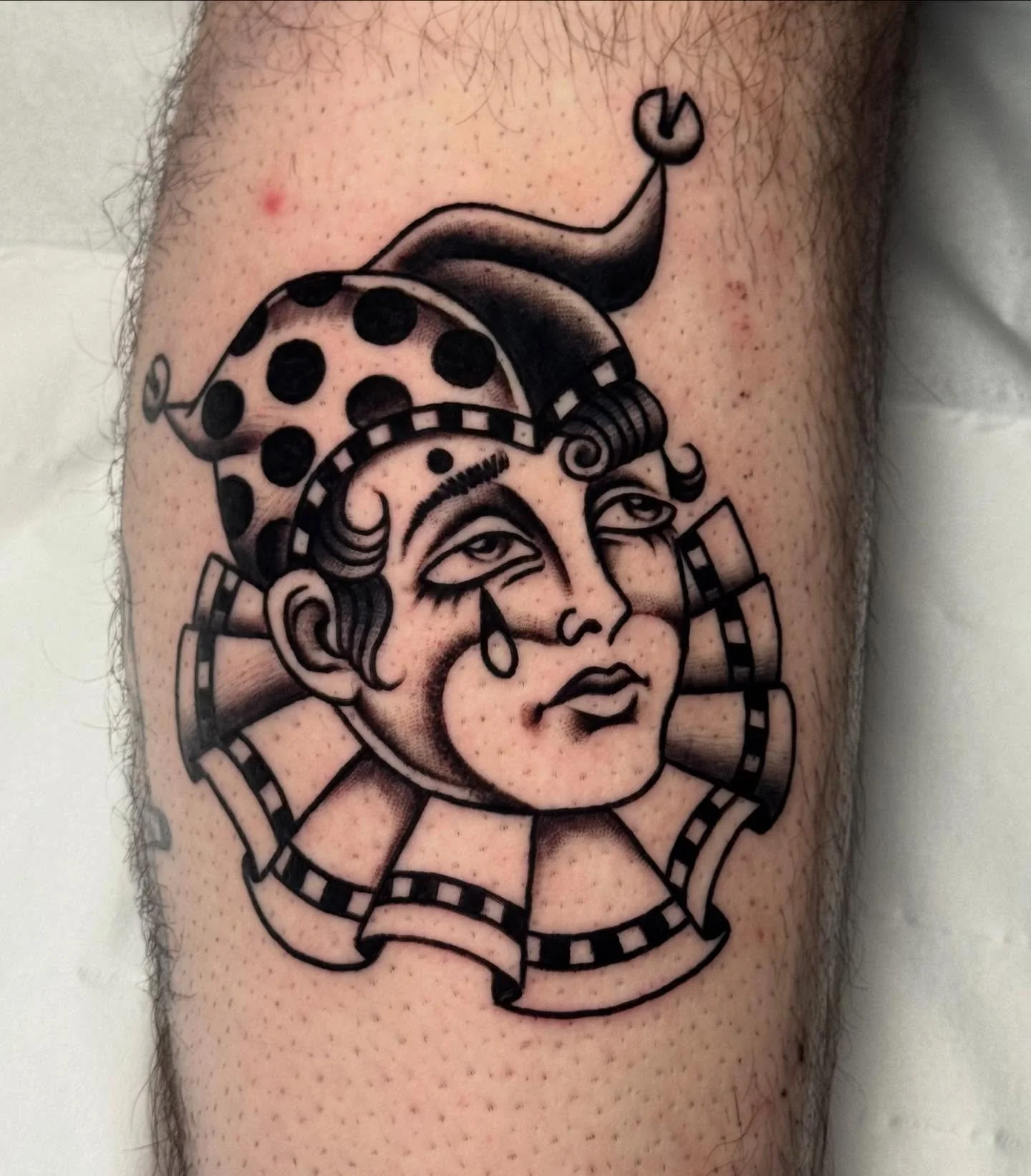 Is that a BOY CLOWN? In BLACK AND GREY? Incredibly rare monochromatic Permanent Daydreams post for my lovely pal Chris who always comes in with the nicest energy and best ideas - thanks for coming to visit me at my new home @leatherlanetattoo Thanks 