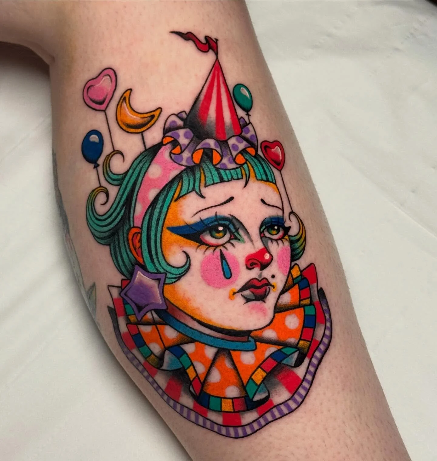 🎪 Please see me for all of your clown tattoo needs 🎪

Custom sad clown girl hanging on by the ribbon on her balloons made for the impeccably dressed and very tuff @meganiristattoo ! An absolute pleasure to make this for you 🎈

Last year was year o