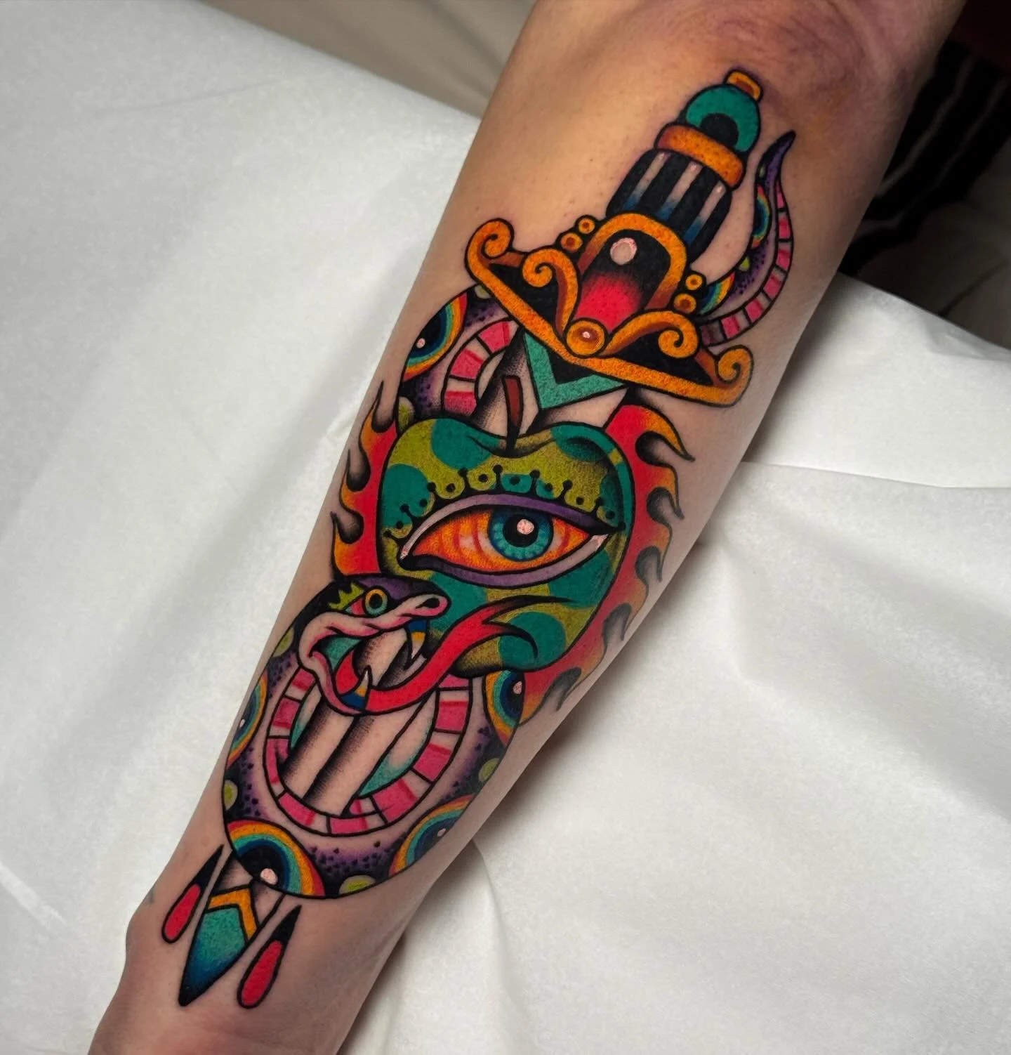 psychedelic custom adam &amp; eve themed dagger for the VERY TUFF Amy who not only put up with being zapped for a long time but ALSO had to listen to me the whole time. Crazy! Thanks so much diva, looking forward to the next one 💋 

Want a tuff guy 