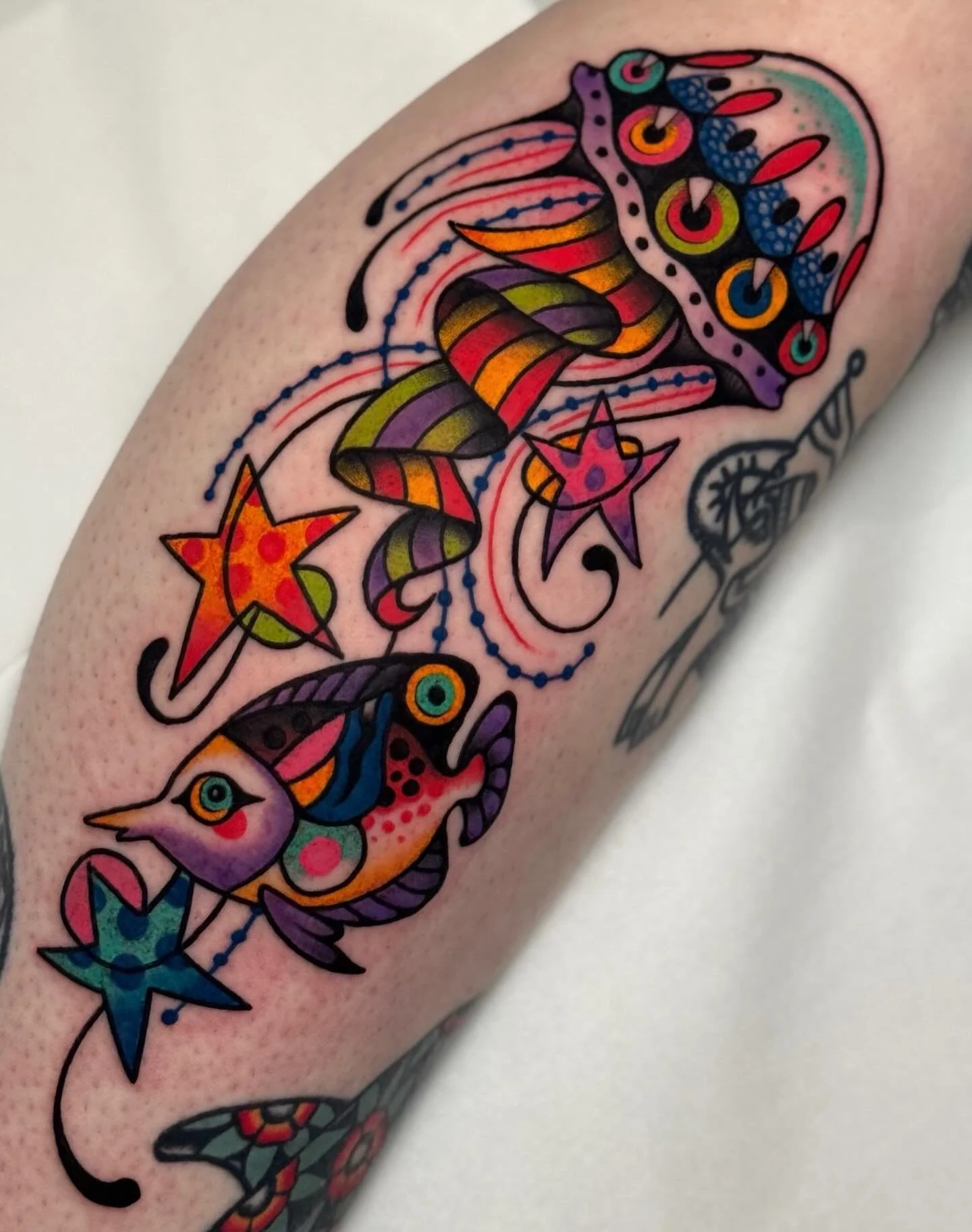 custom psychedelic jelly and it&rsquo;s flying fish it&rsquo;s caught for lunch for the lovely and long Clare! ✨🪼✨

Some may say this tattoo looks circusy, but I suppose that&rsquo;s what you get from the mind of a clown. 

Freshly caught next to so