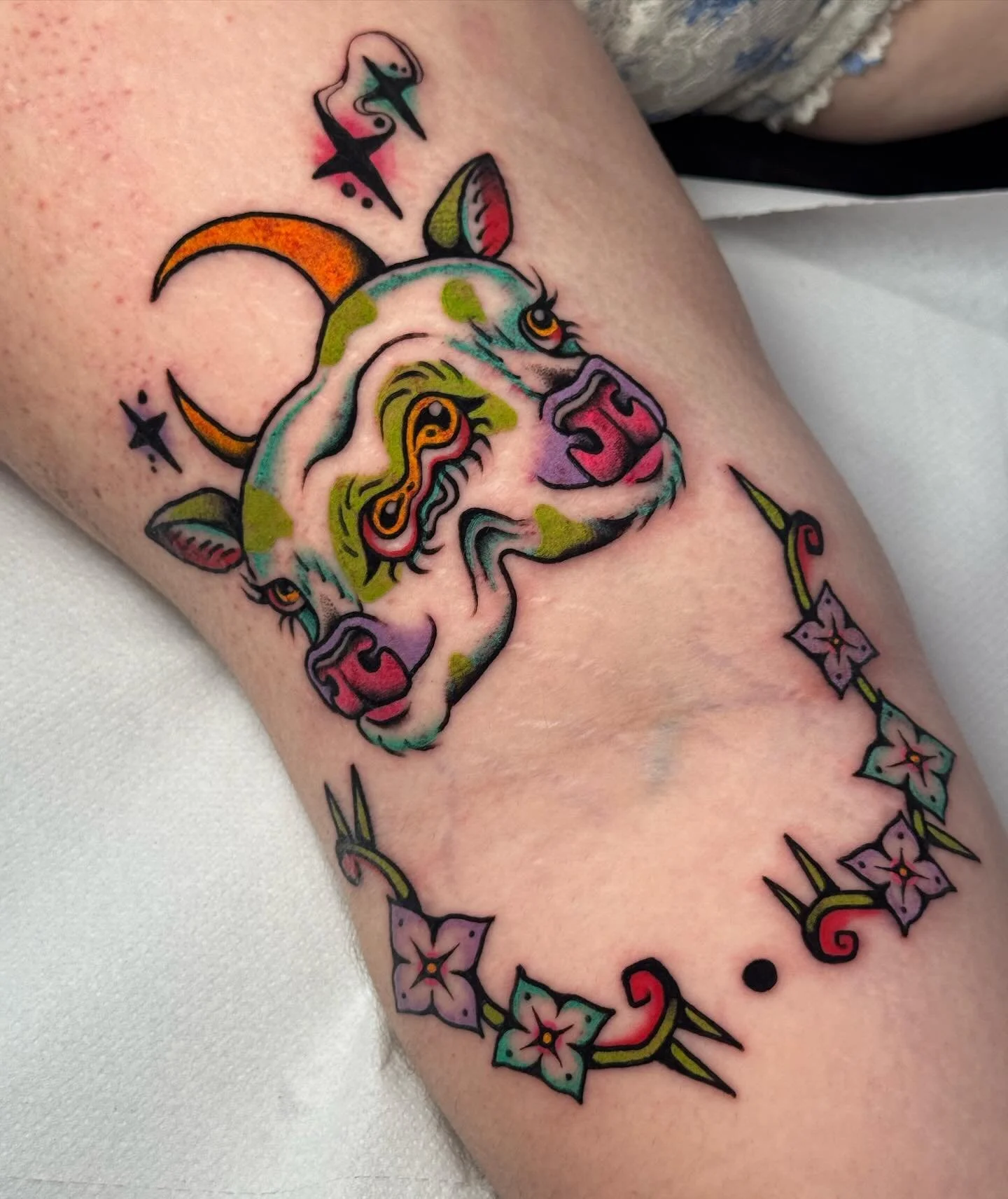 wonderful little composition of a two headed calf &amp; spikey florals for the lovely Aaron! Piece is based off of the wonderful poem by Laura Gilpin (slide to it at the end!) 🌼

Taking bookings for May, June &amp; July in London! Get in touch to st