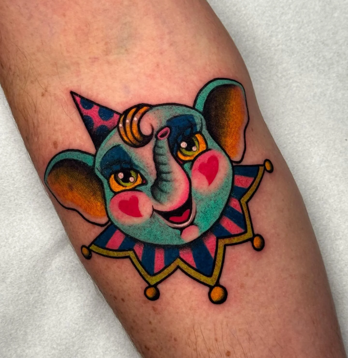 Everybody meet Peanut! The third instalment of our animals in party hats this week! Thank you so much to David who came through with the coolest bit of inspiration- a clothing label! Swipe to the end to see 🌈🥳🎈⭐️

I love when you guys come to me w