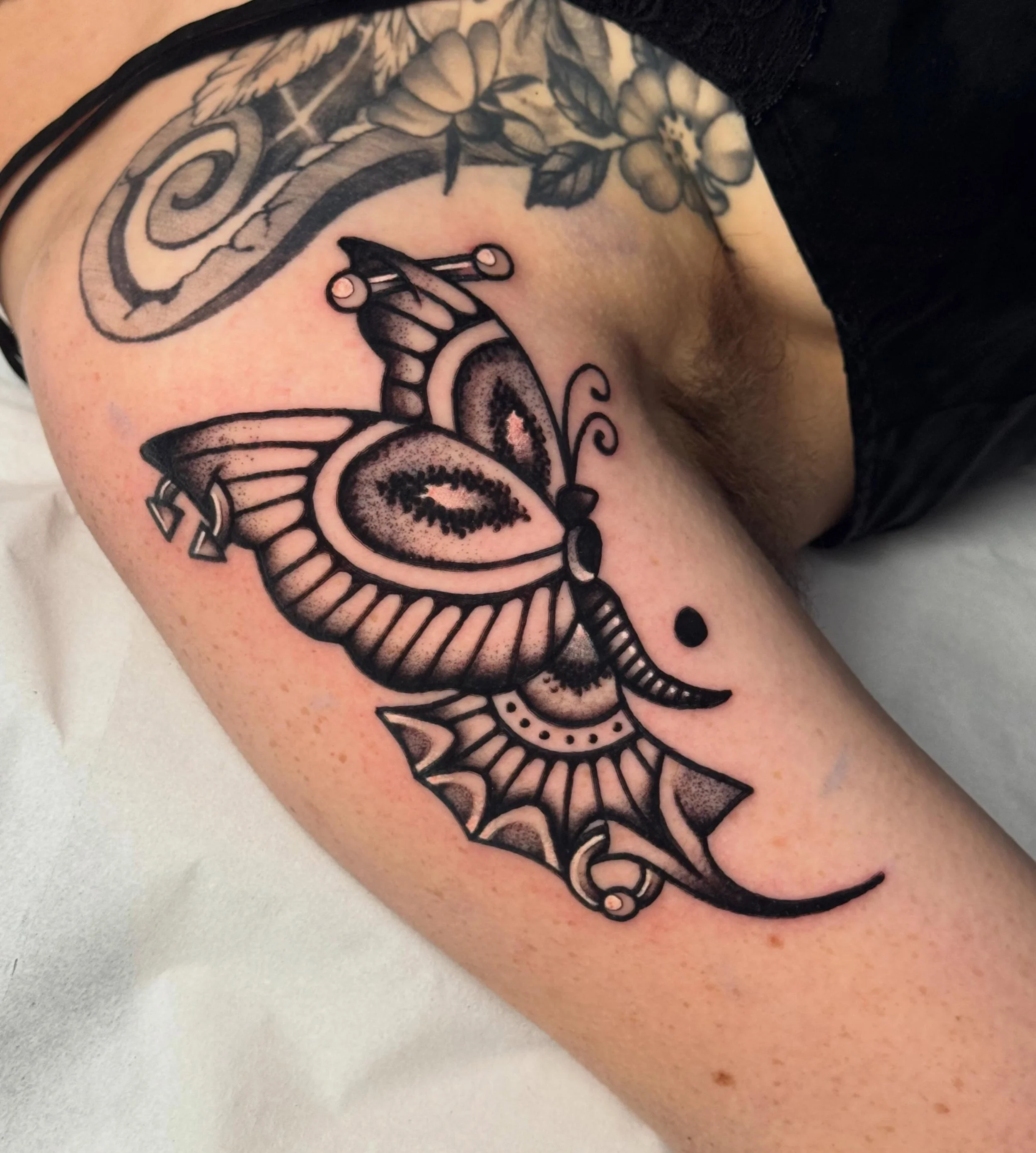 Name something c*ntier than a pierced butterfly&hellip; I&rsquo;ll wait 💅🏻 

Thanks so much to Eve for getting this custom black &amp; grey butterfly with all the shiny bits! I had so much fun making this for you while discussing our clown collecti