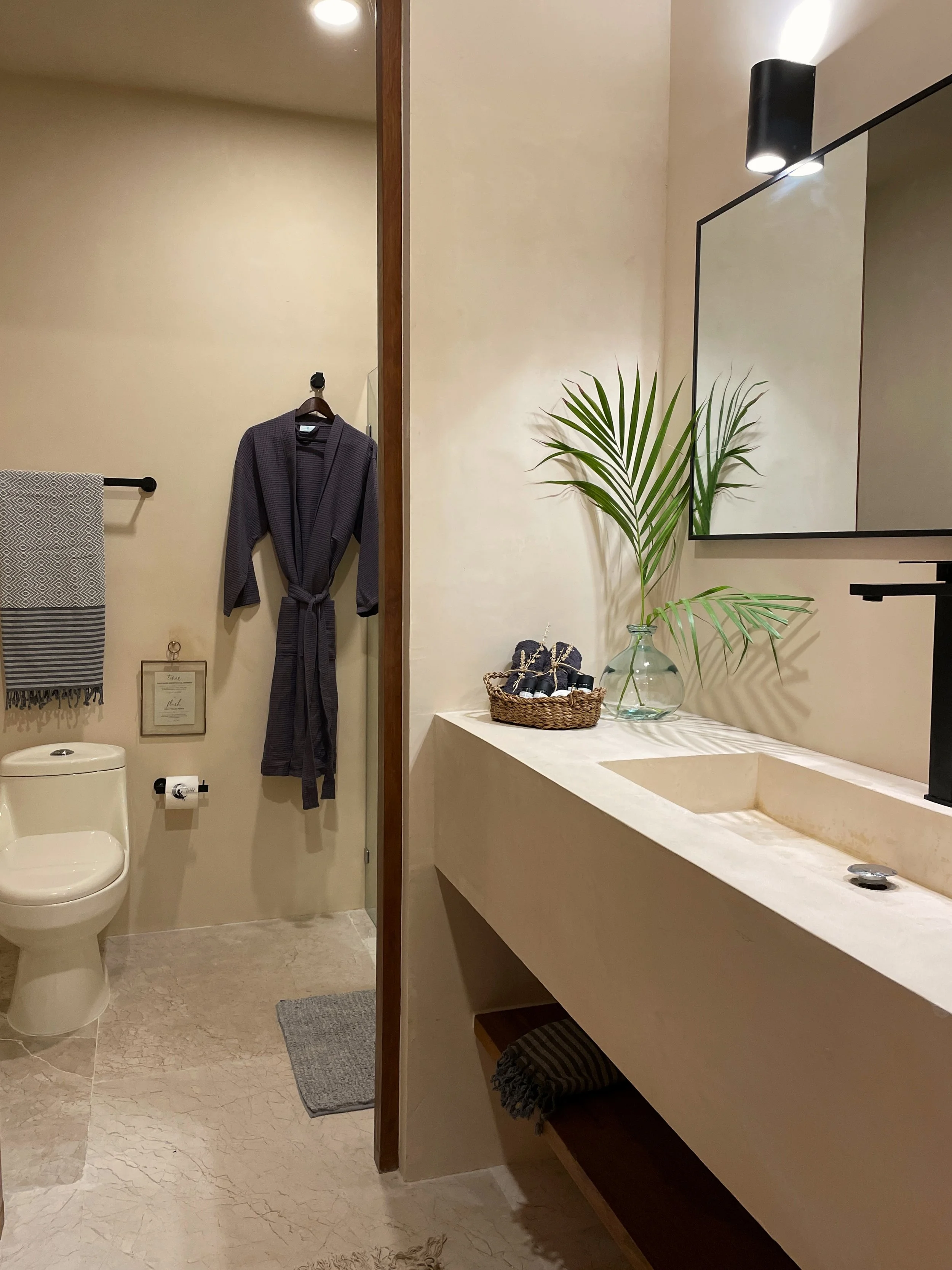 37-master bathroom.JPG