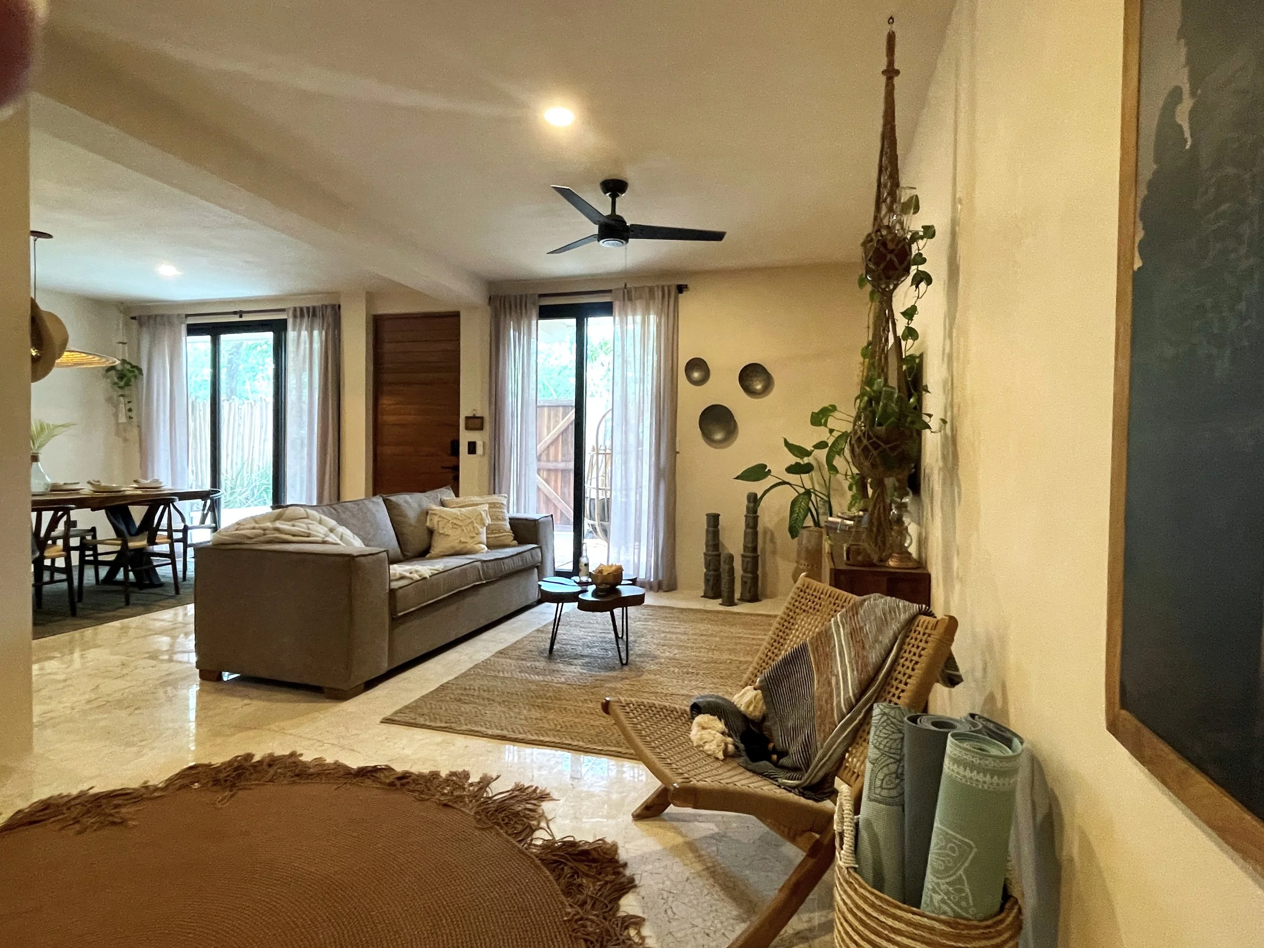 20-living room.JPG